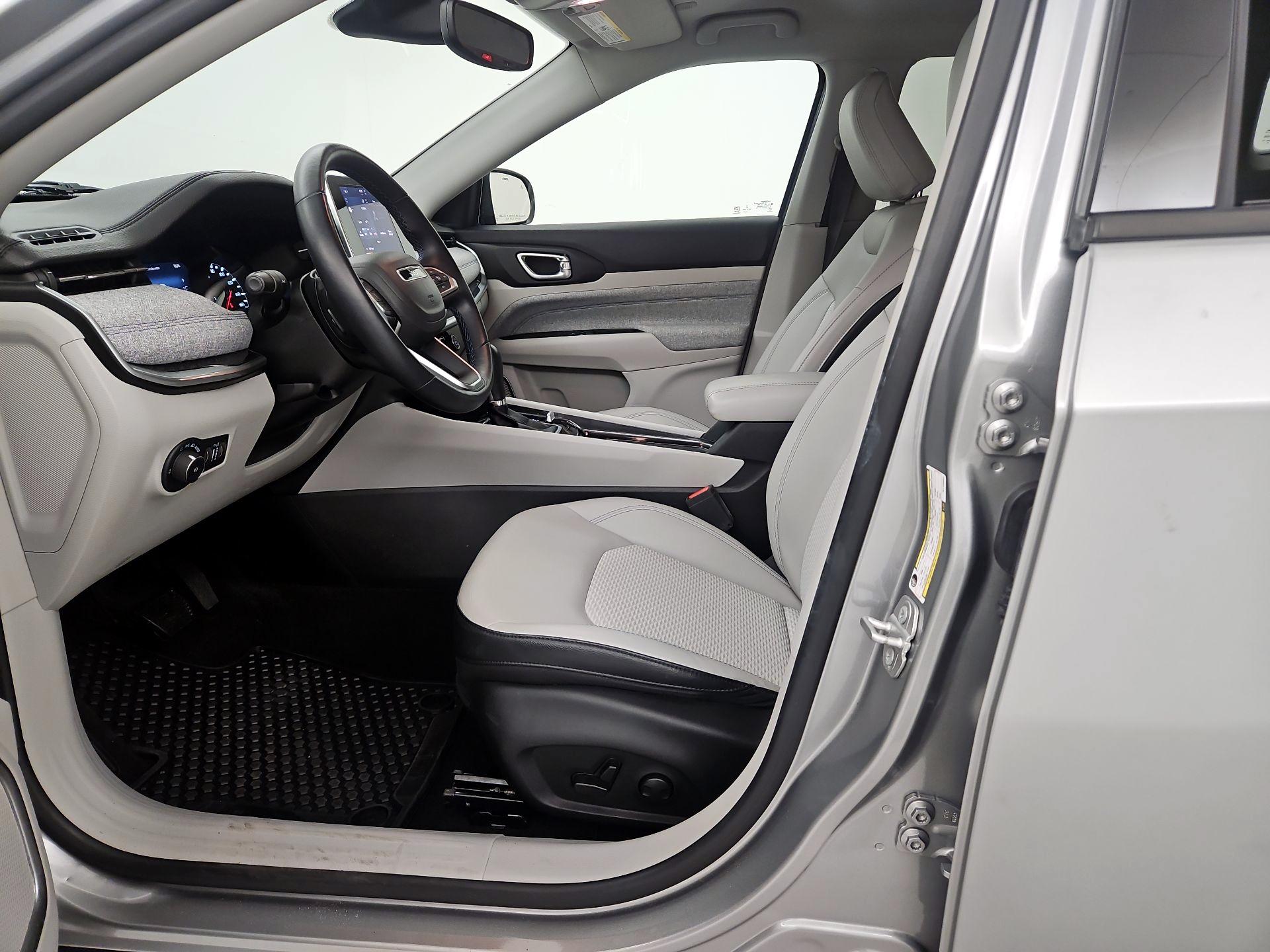 Thumbnail: 2022 Jeep Compass - 11