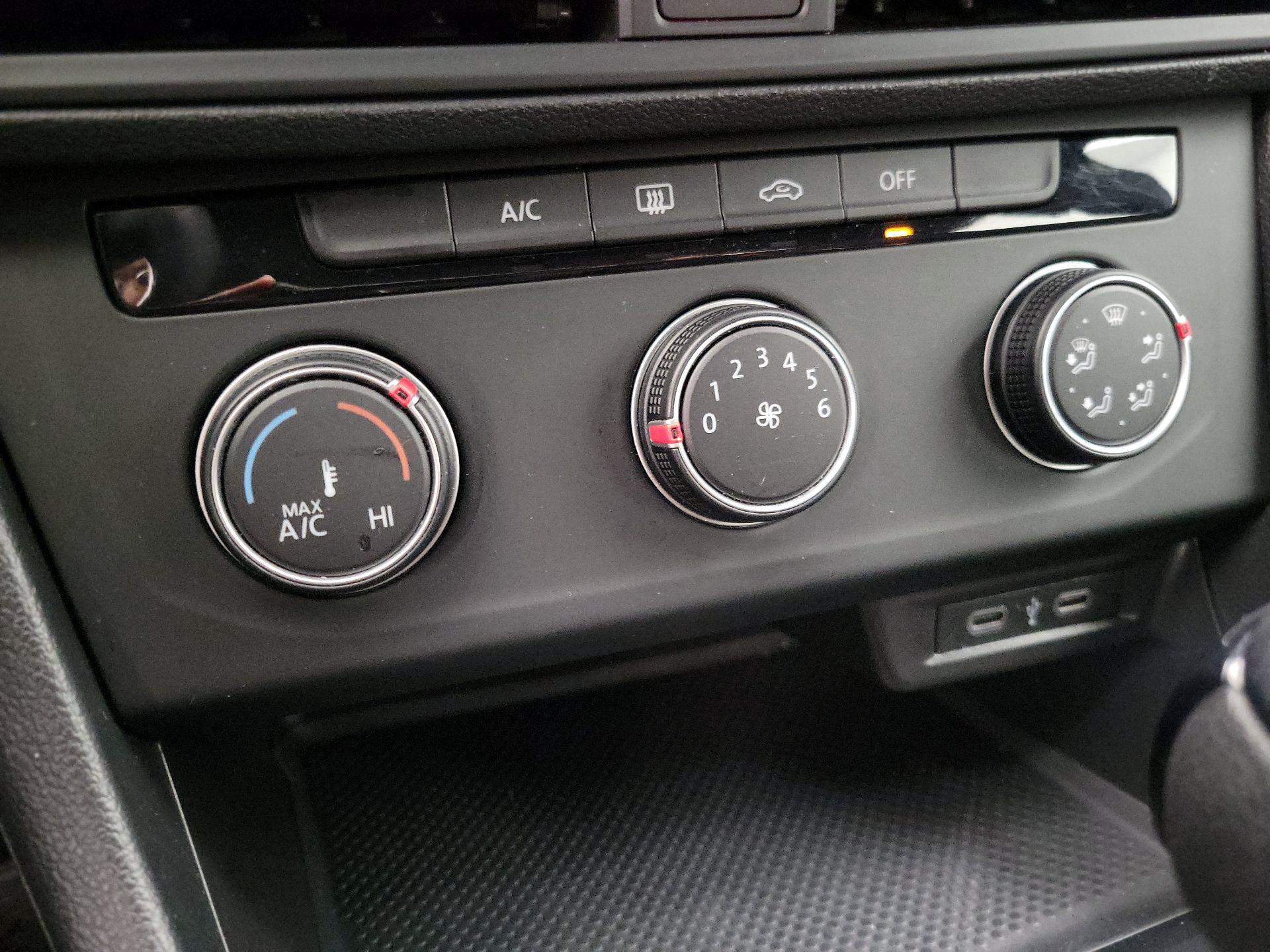 Thumbnail: 2023 Volkswagen Jetta - 16