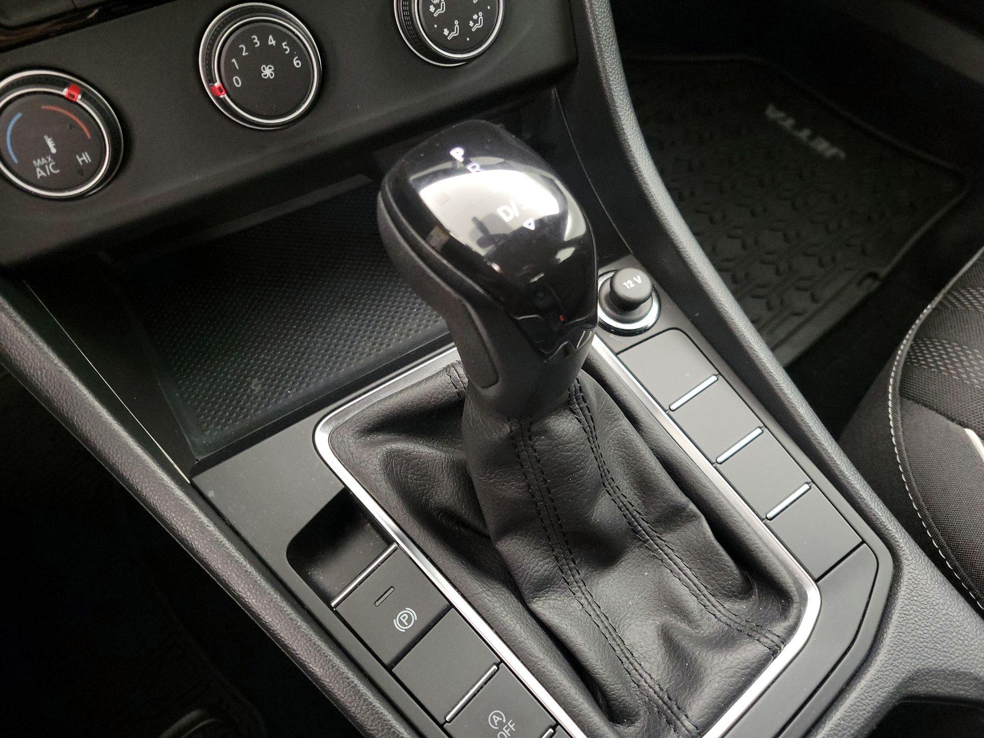 Thumbnail: 2023 Volkswagen Jetta - 17