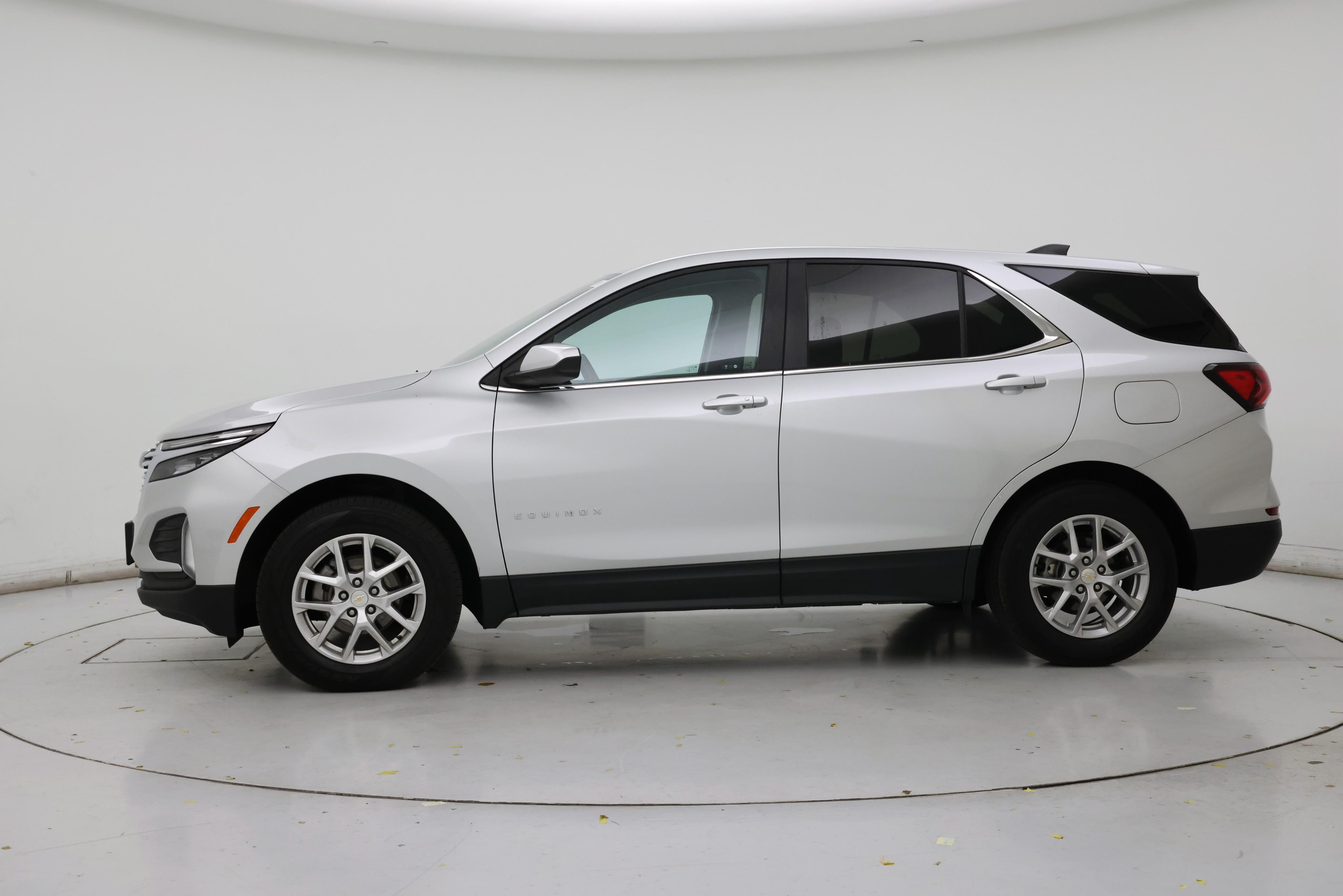 Thumbnail: 2022 Chevrolet Equinox - 3