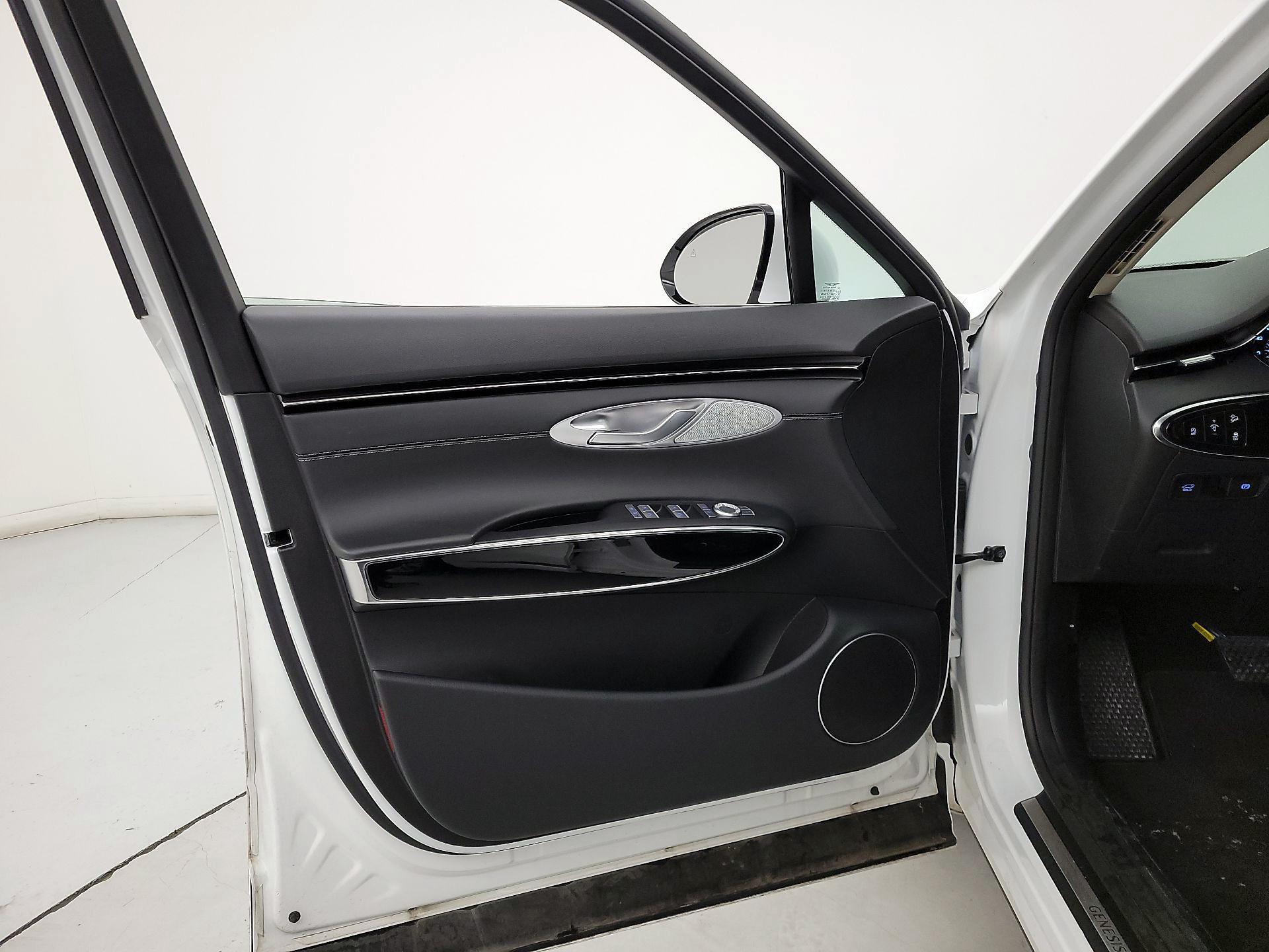 Thumbnail: 2025 Genesis GV70 - 12