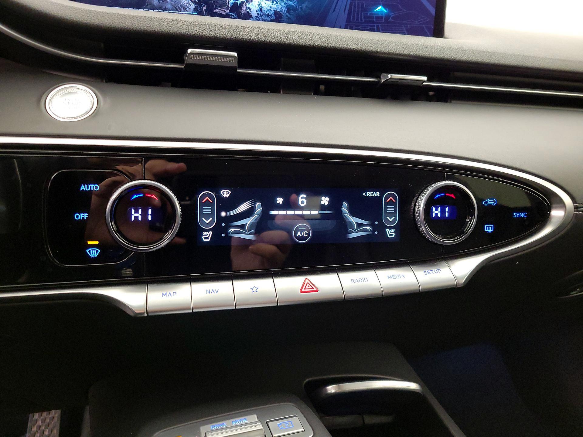 Thumbnail: 2025 Genesis GV70 - 17