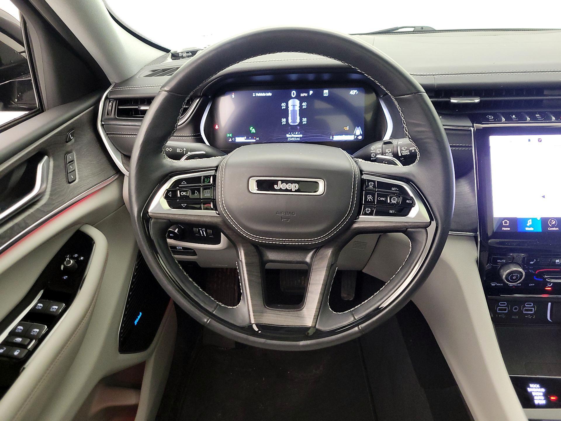 Thumbnail: 2023 Jeep Grand Cherokee - 10