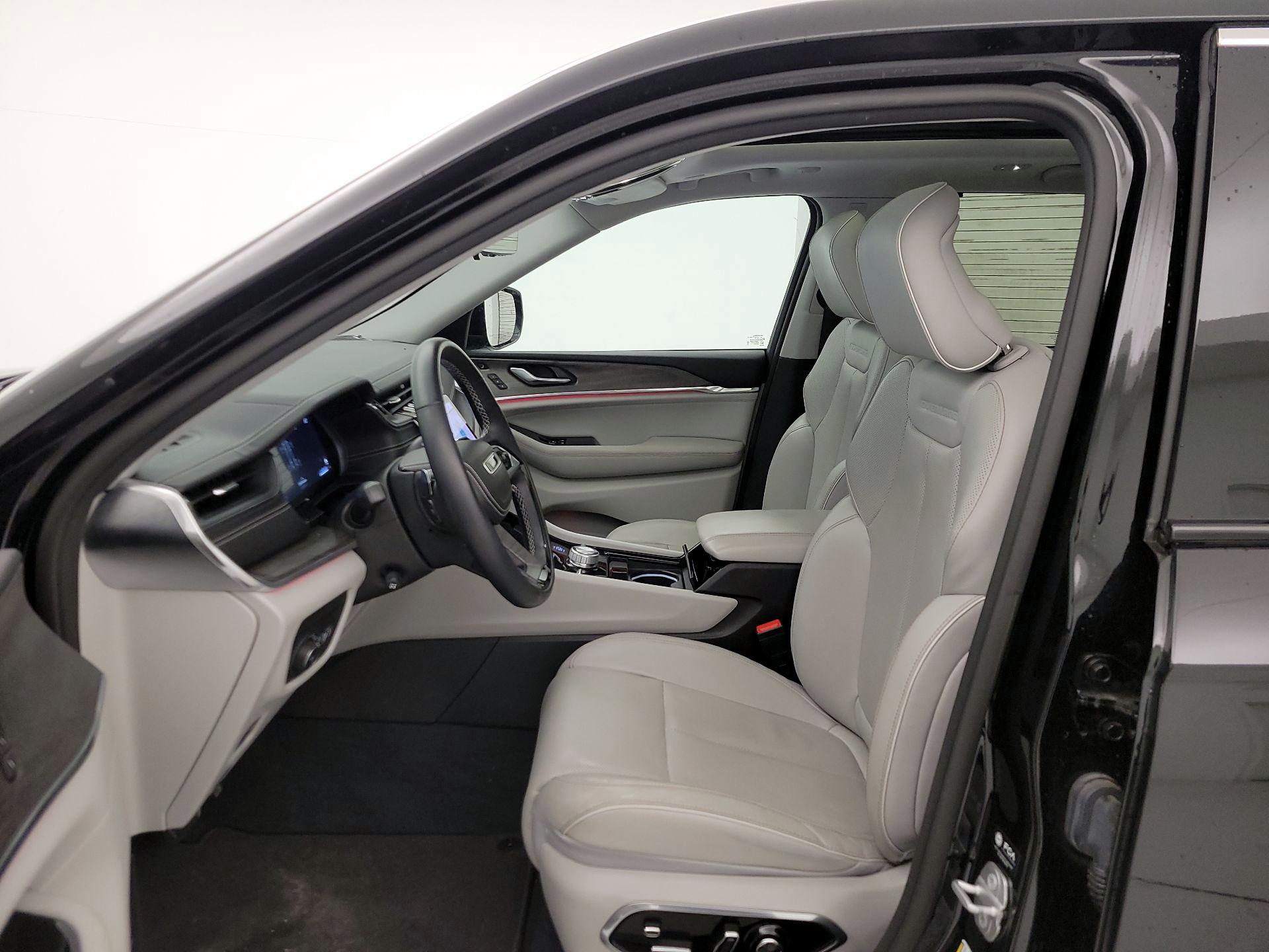 Thumbnail: 2023 Jeep Grand Cherokee - 11