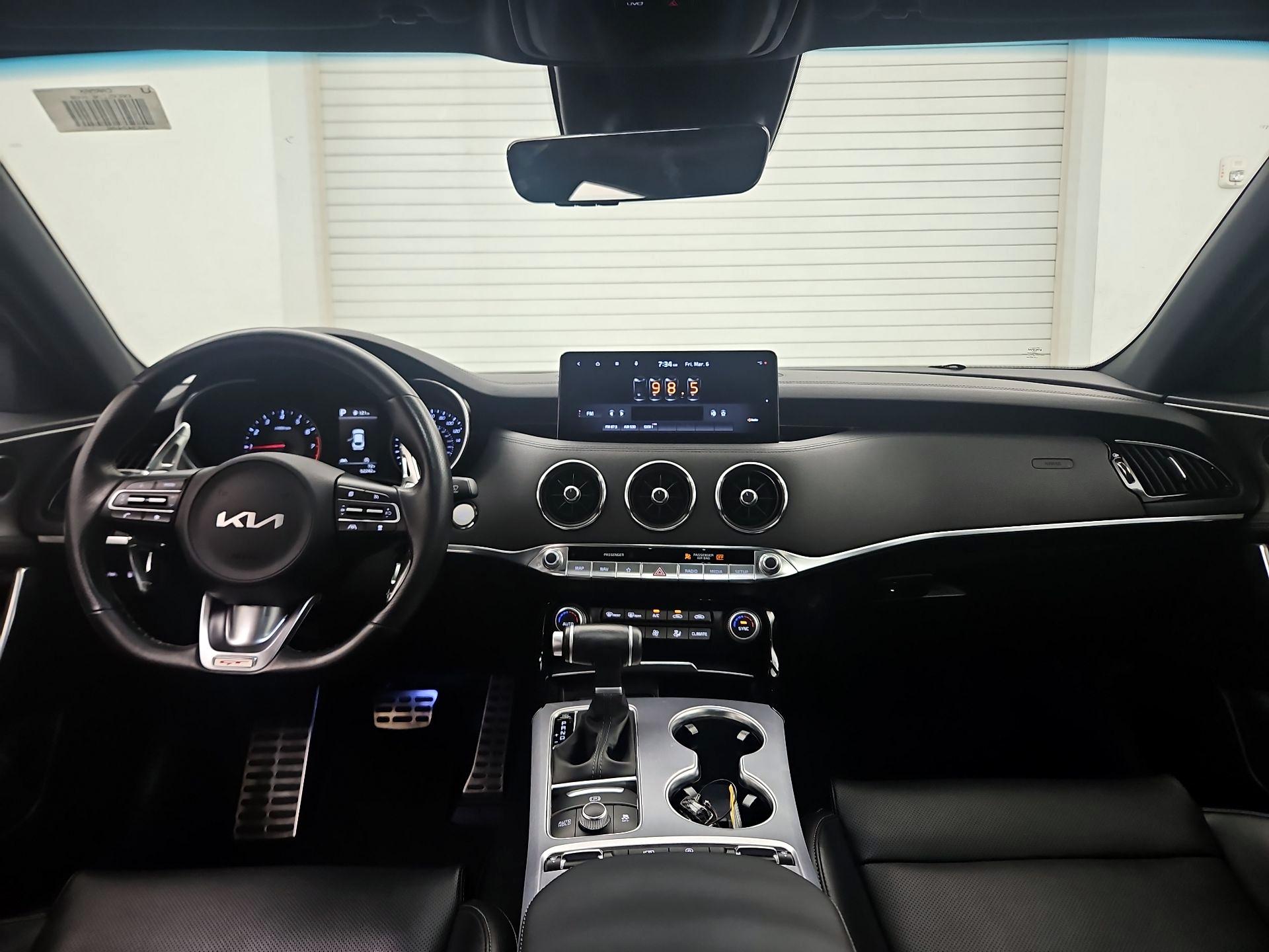 Thumbnail: 2022 Kia Stinger - 9