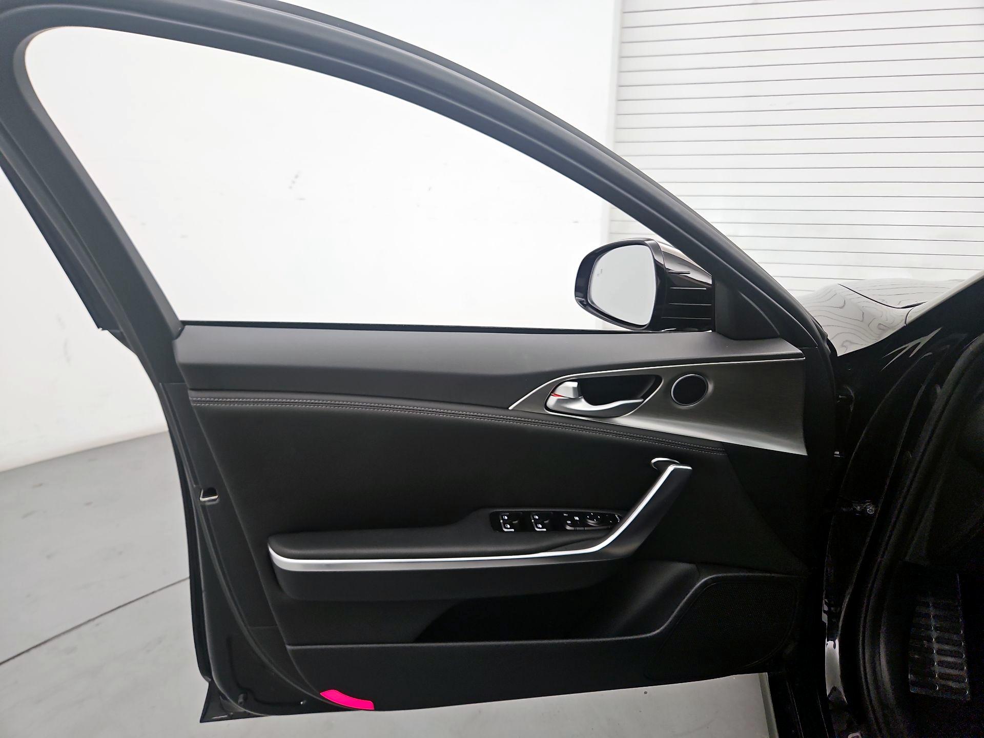 Thumbnail: 2022 Kia Stinger - 12