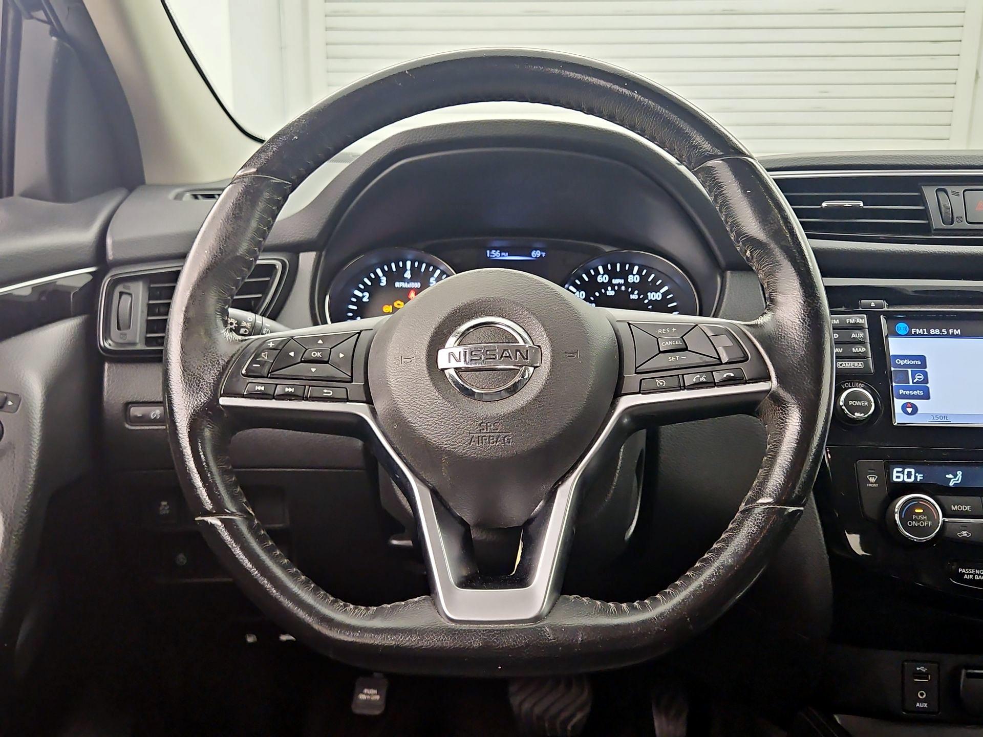 Thumbnail: 2017 Nissan Rogue Sport - 10