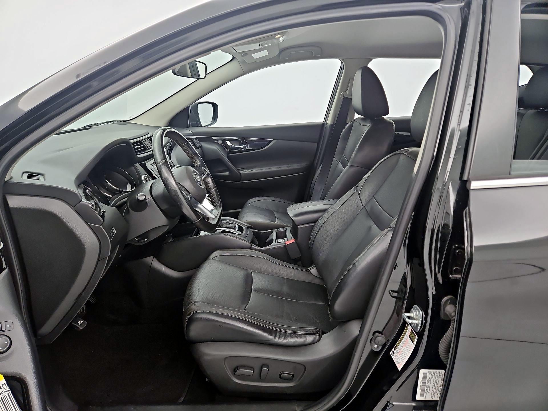 Thumbnail: 2017 Nissan Rogue Sport - 11