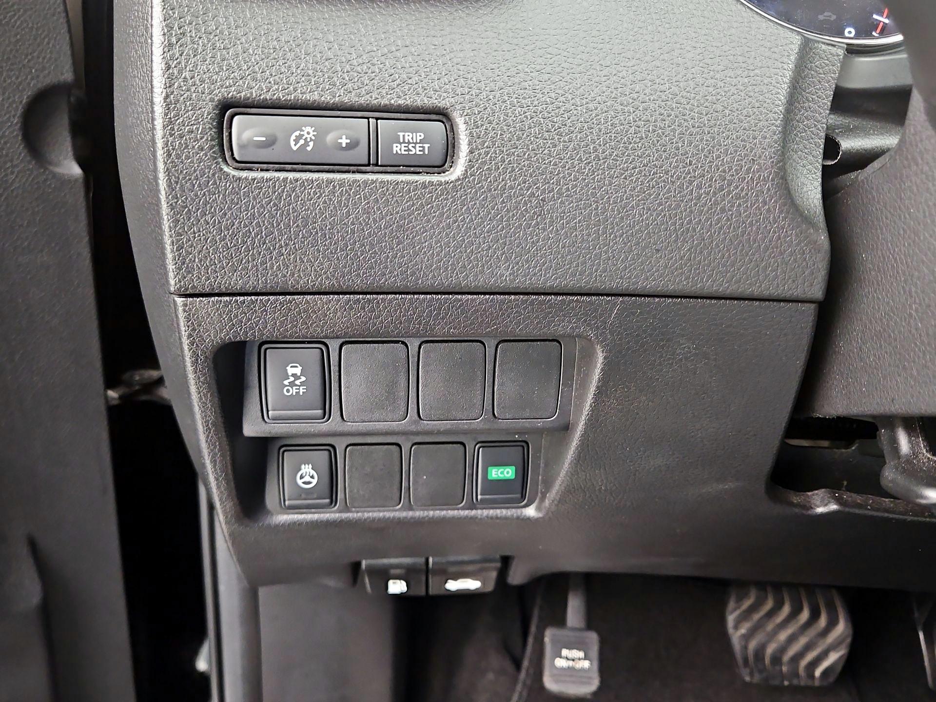 Thumbnail: 2017 Nissan Rogue Sport - 13