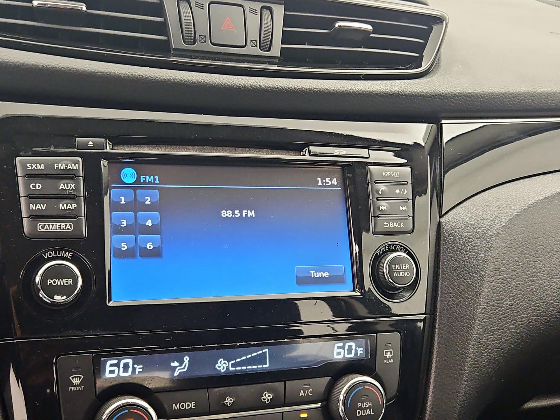 Thumbnail: 2017 Nissan Rogue Sport - 16