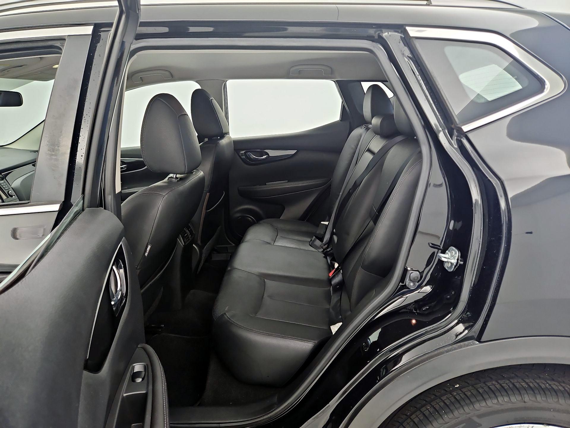 Thumbnail: 2017 Nissan Rogue Sport - 20