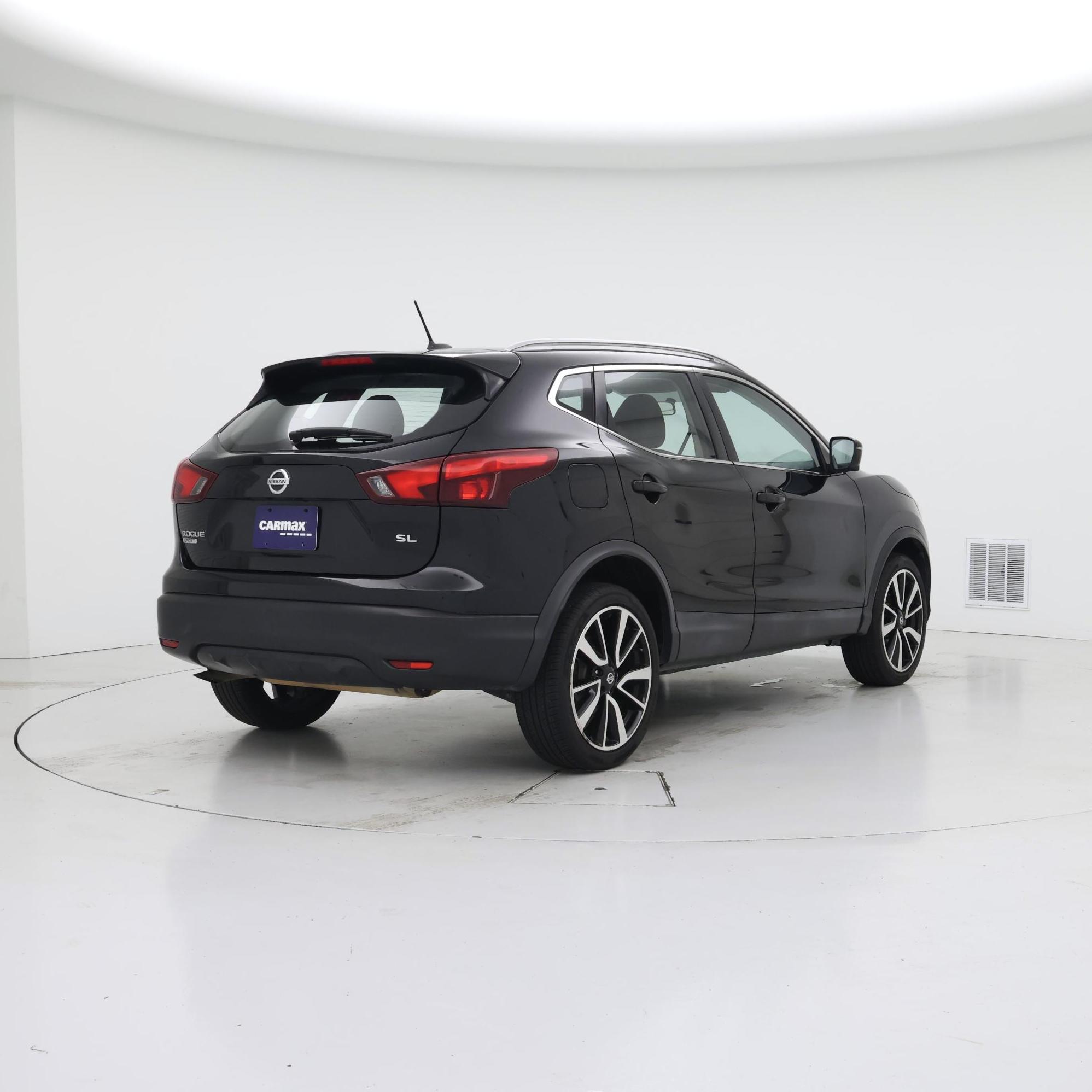 Thumbnail: 2017 Nissan Rogue Sport - 8
