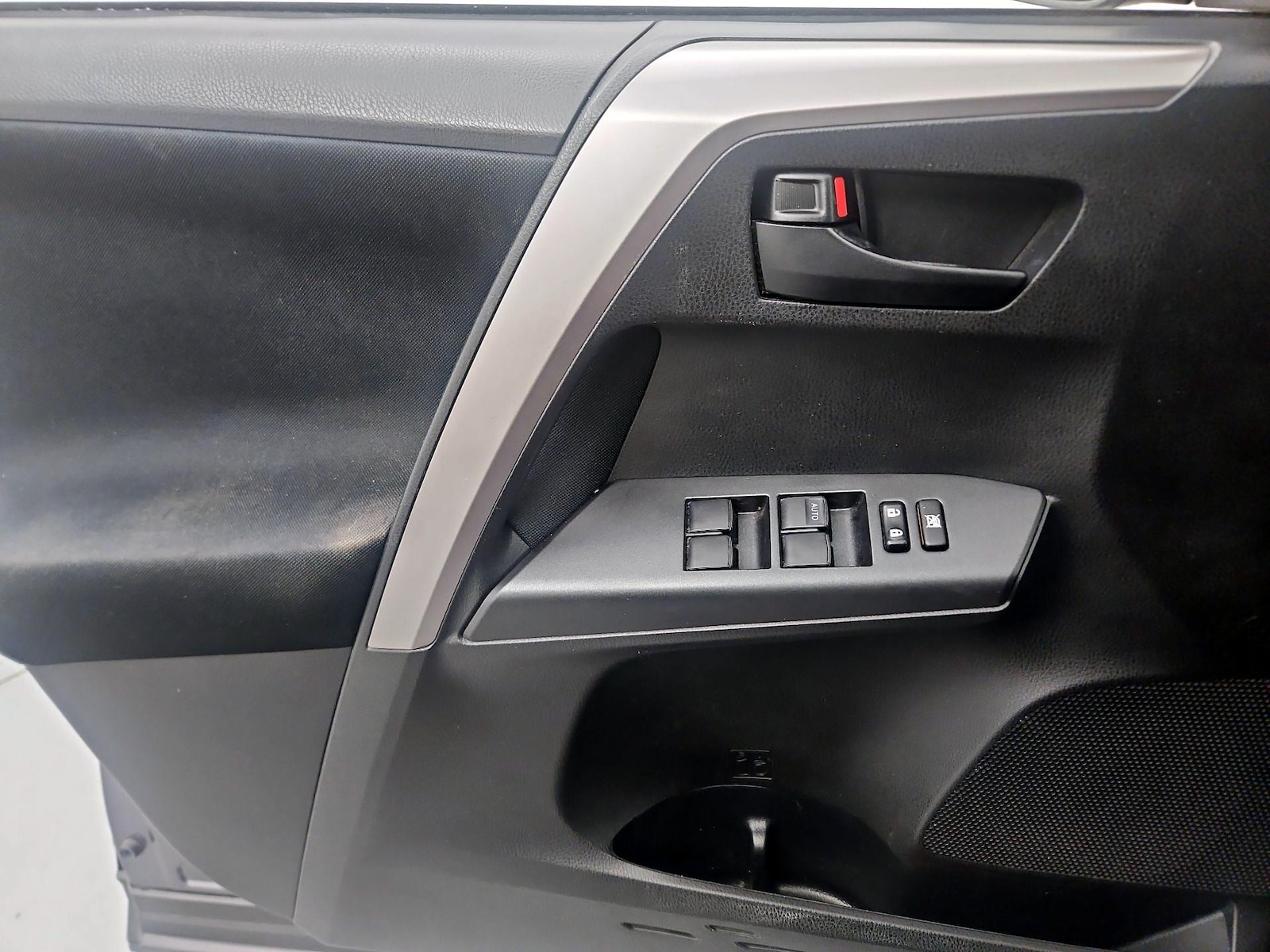 2017 Toyota RAV4 LE - Photo 13