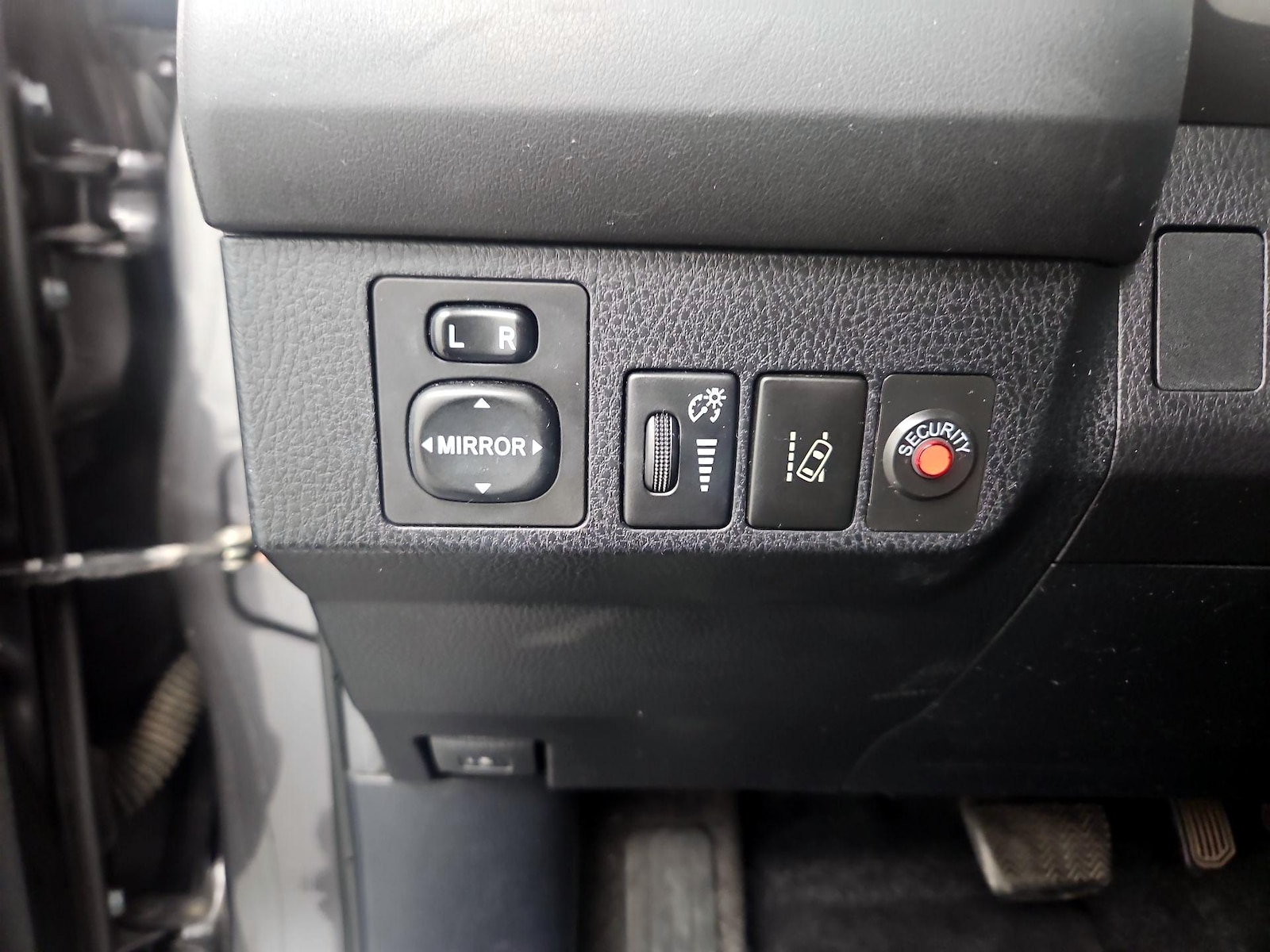 2017 Toyota RAV4 LE - Photo 14