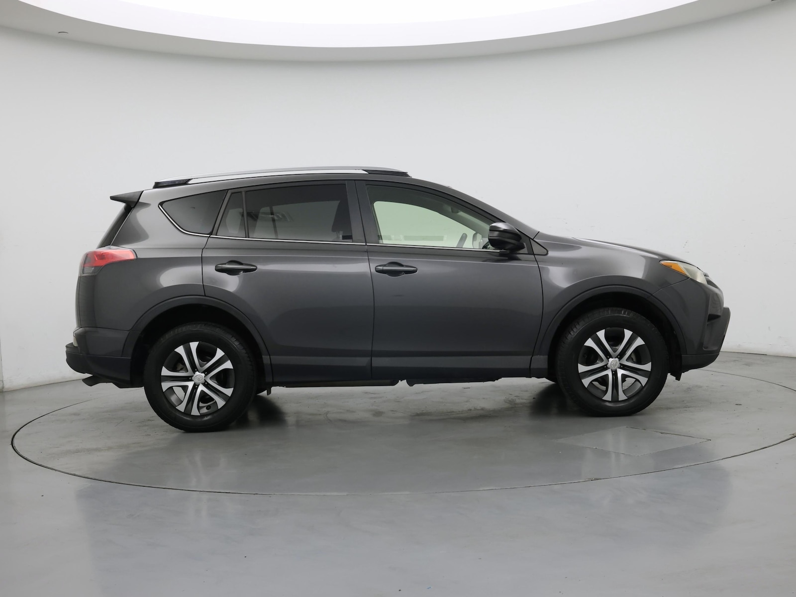 2017 Toyota RAV4 LE - Photo 8