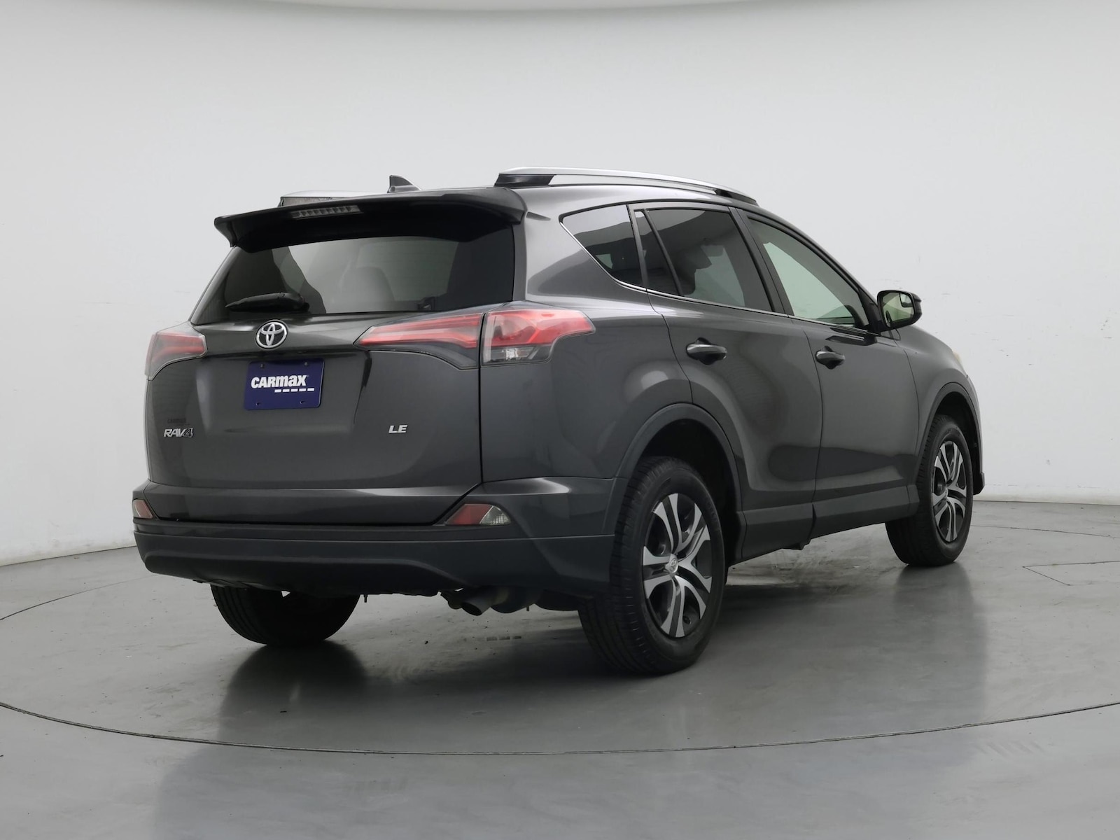 2017 Toyota RAV4 LE - Photo 9