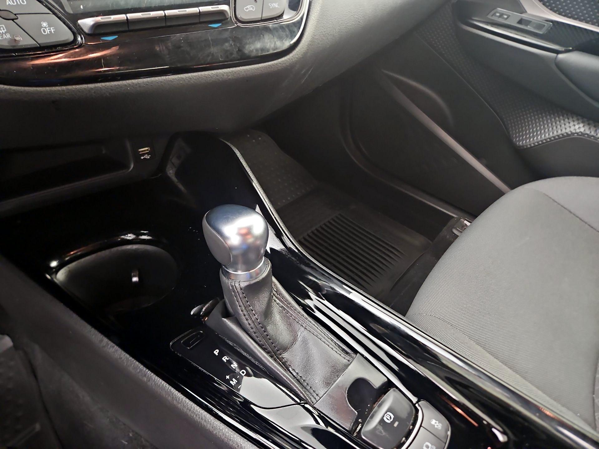 Thumbnail: 2021 Toyota C-HR - 17