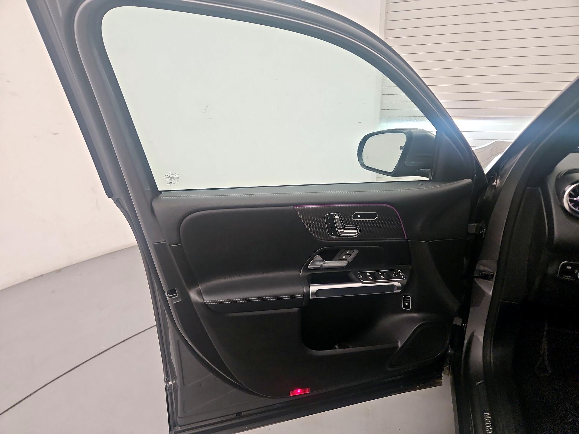 Thumbnail: 2020 Mercedes-Benz GLB - 12