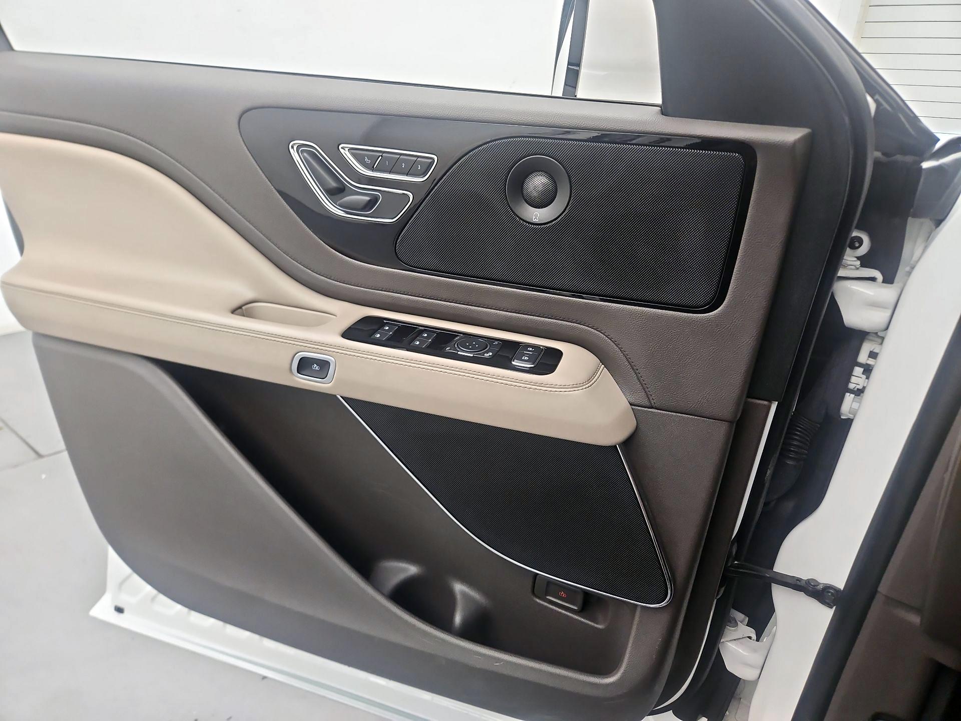 Thumbnail: 2021 Lincoln Aviator - 12