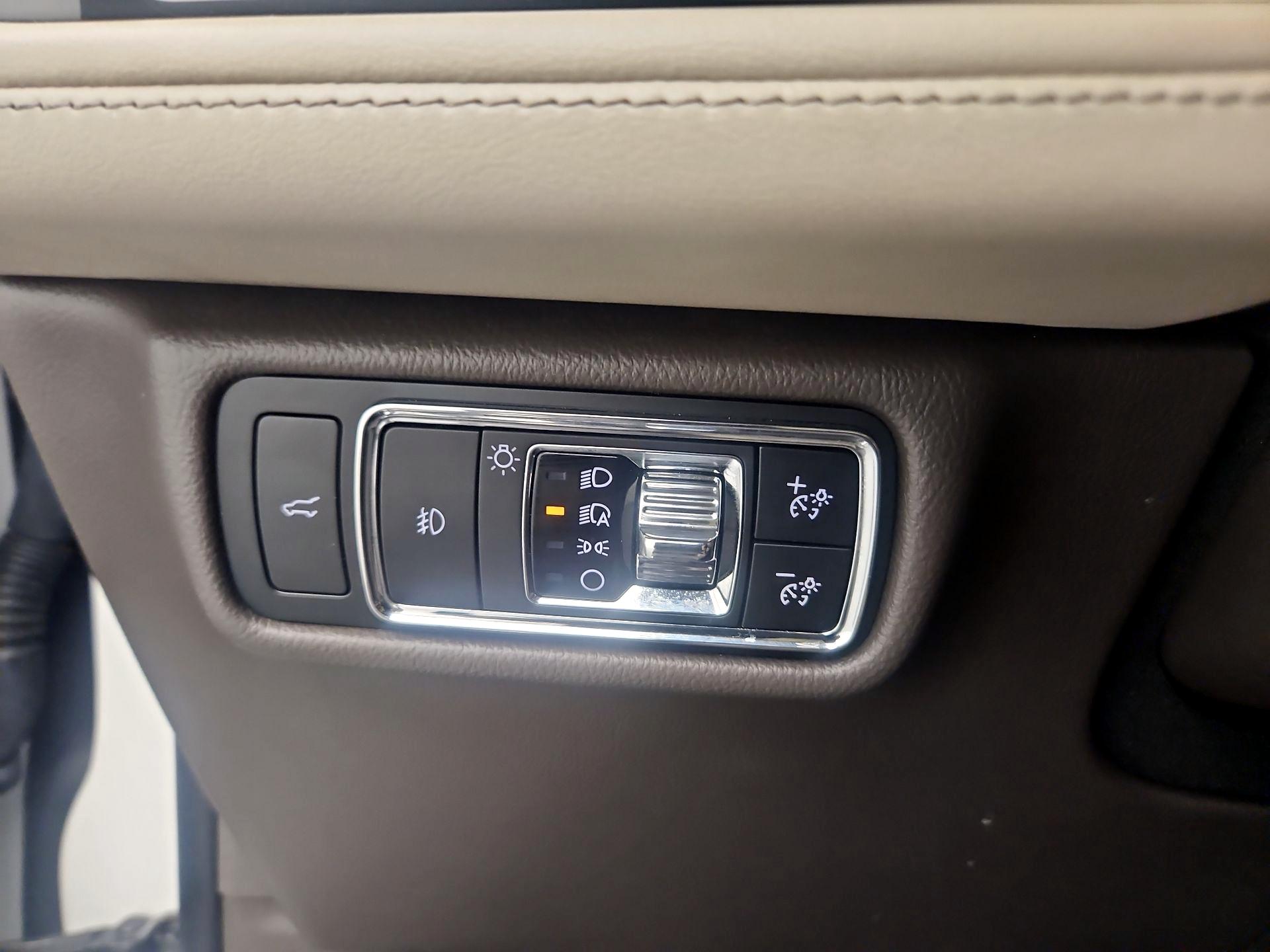 Thumbnail: 2021 Lincoln Aviator - 13