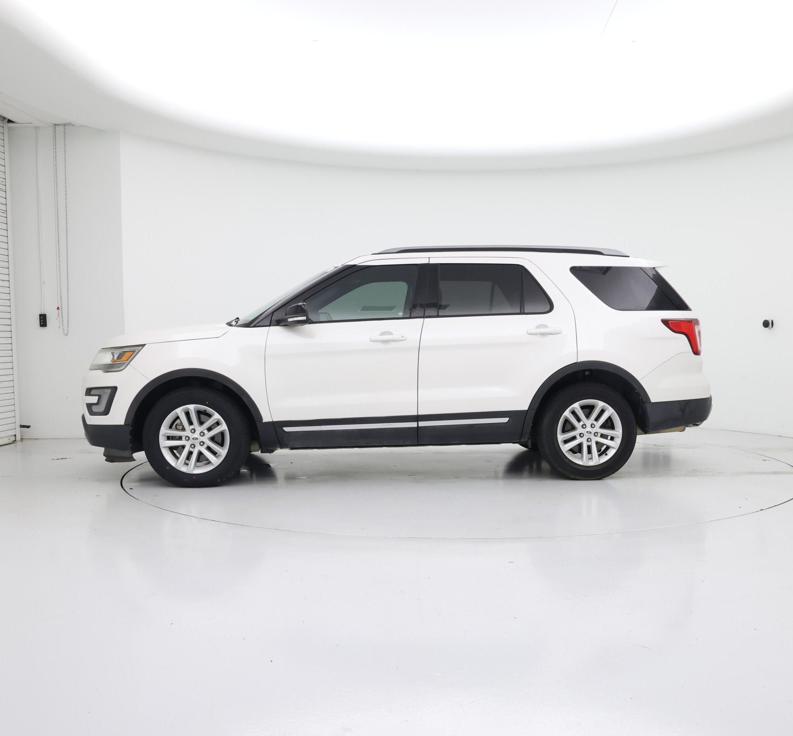 Thumbnail: 2017 Ford Explorer - 3