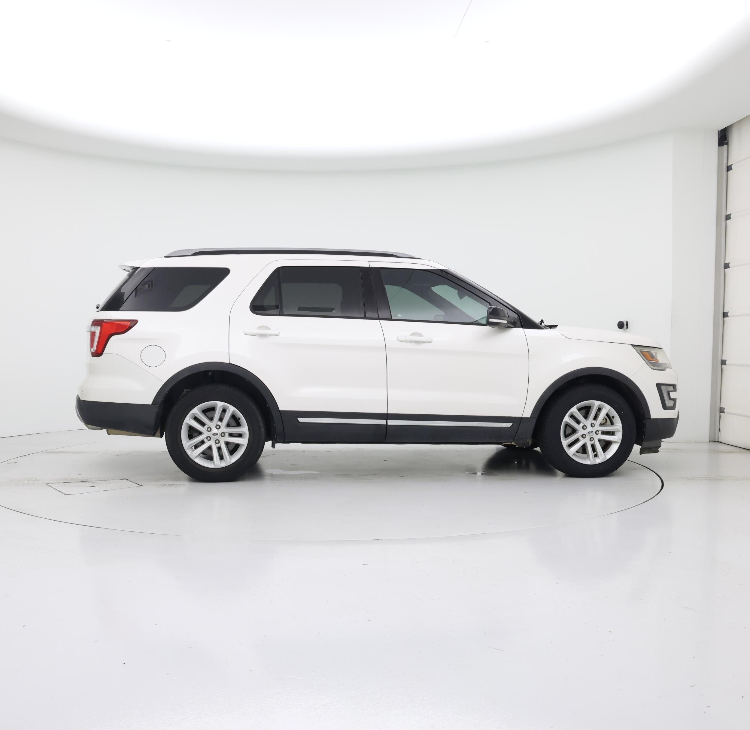 Thumbnail: 2017 Ford Explorer - 7