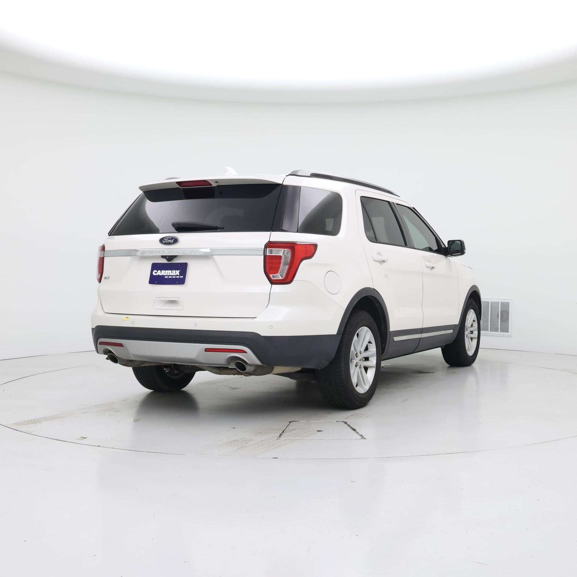 Thumbnail: 2017 Ford Explorer - 8