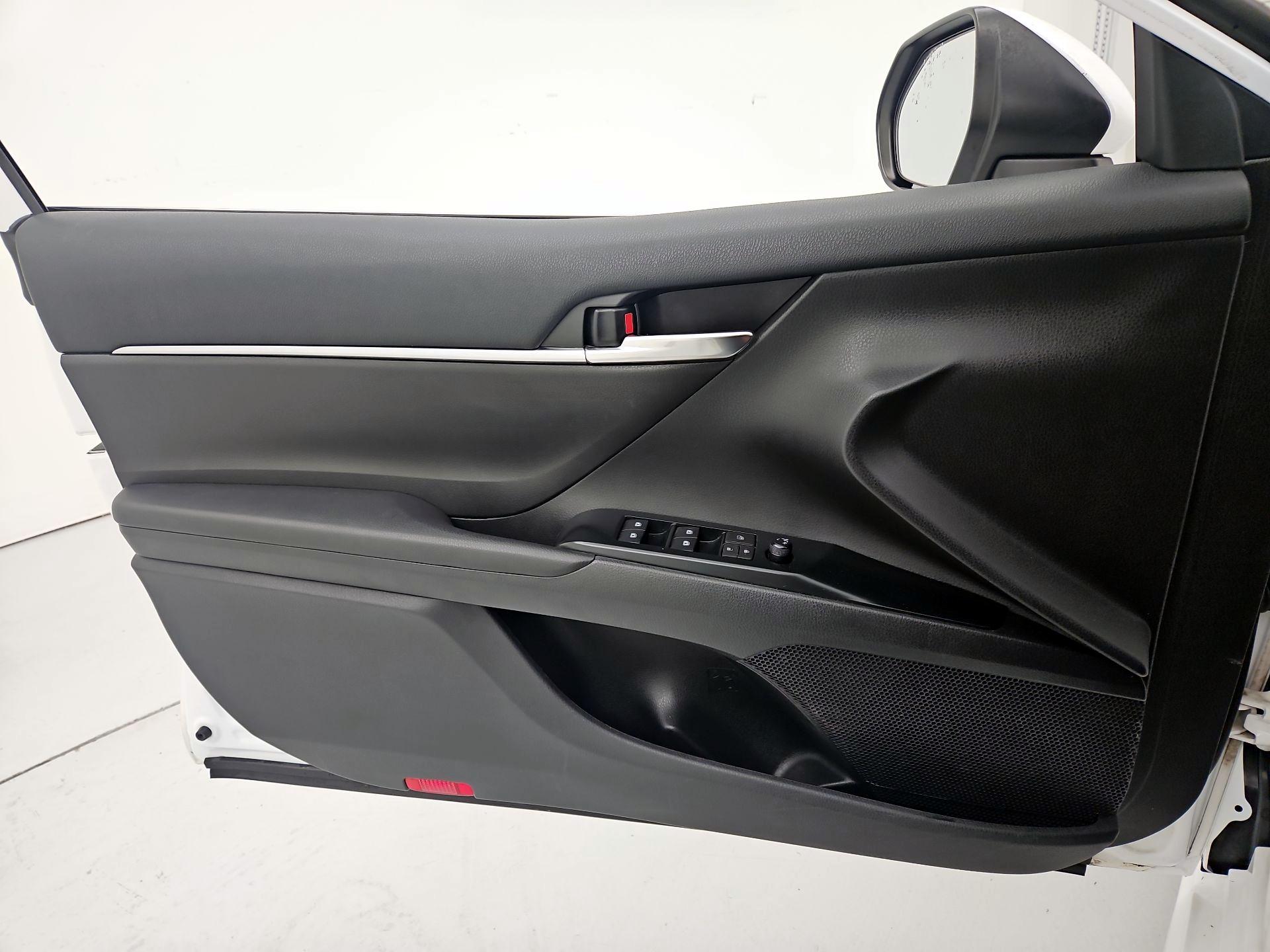 Thumbnail: 2020 Toyota Camry - 12