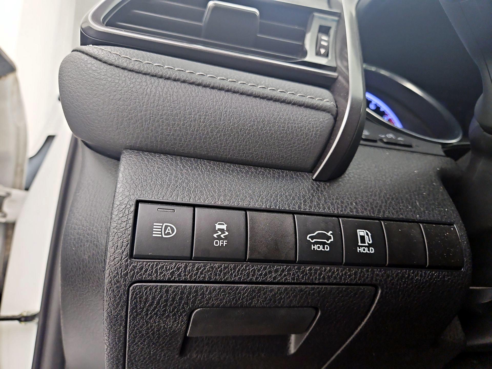 Thumbnail: 2020 Toyota Camry - 13