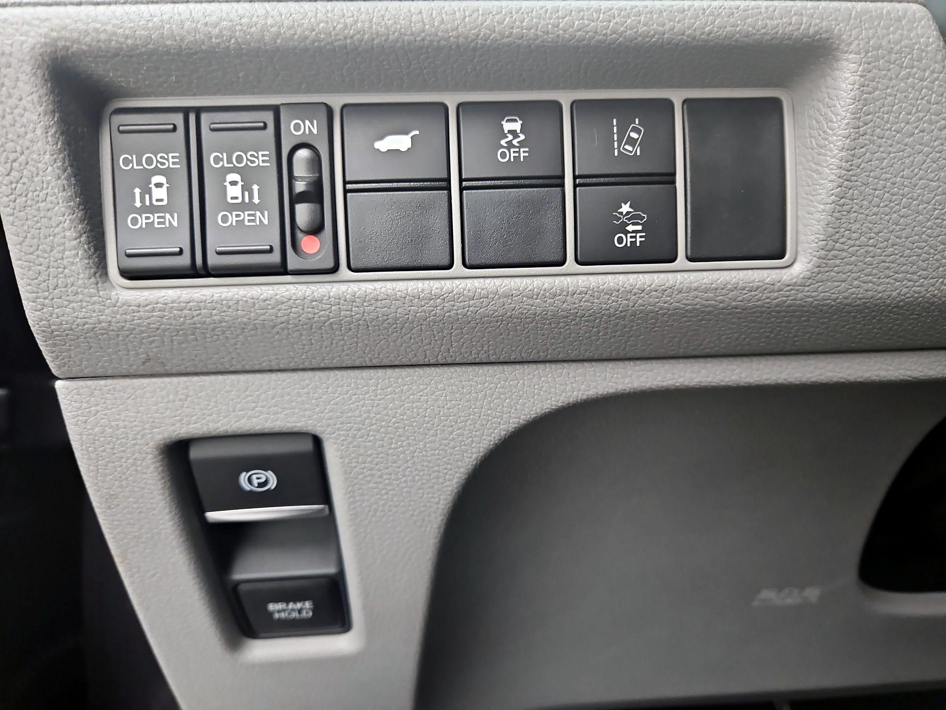 Thumbnail: 2018 Honda Odyssey - 13