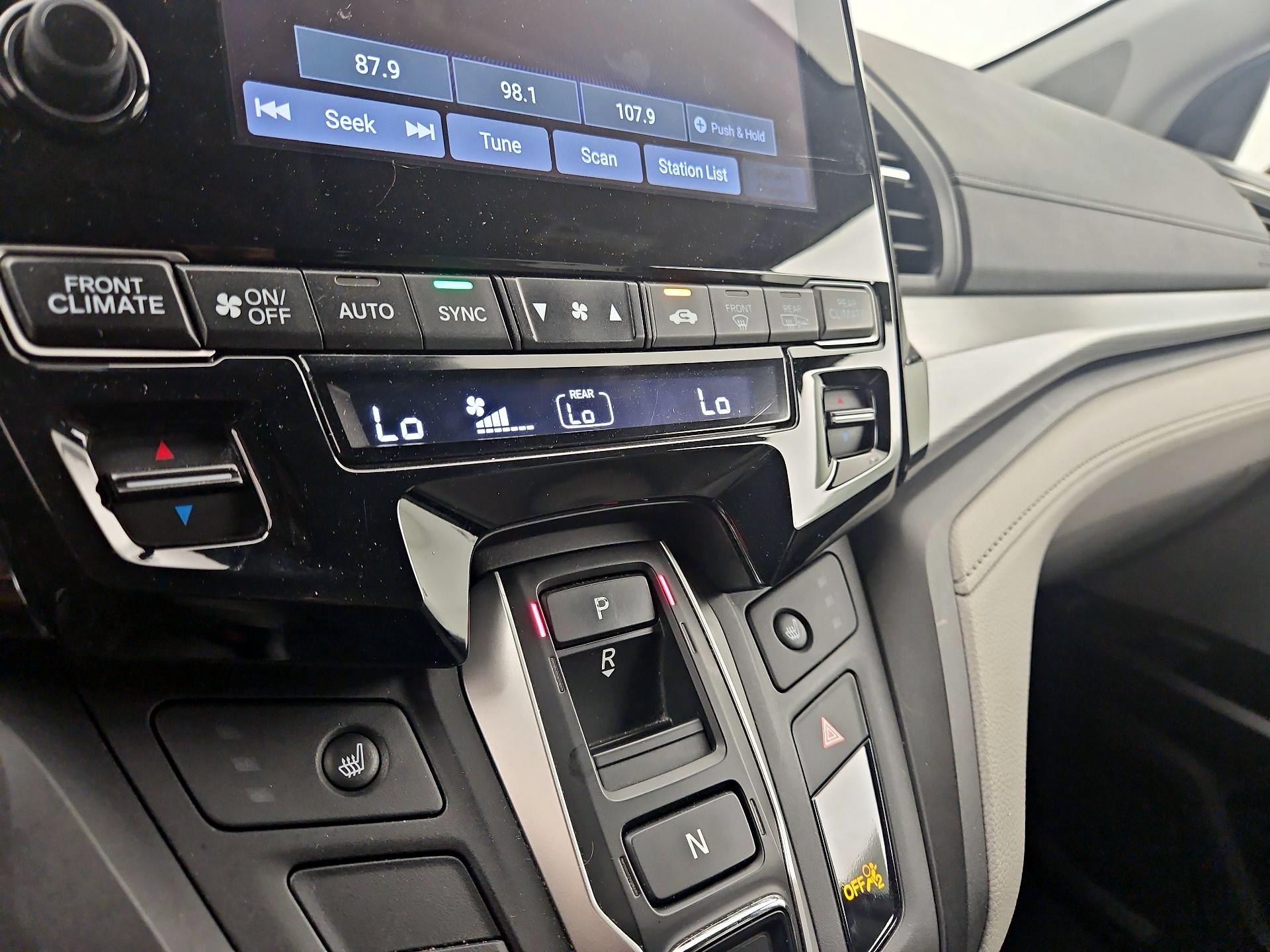 Thumbnail: 2018 Honda Odyssey - 17