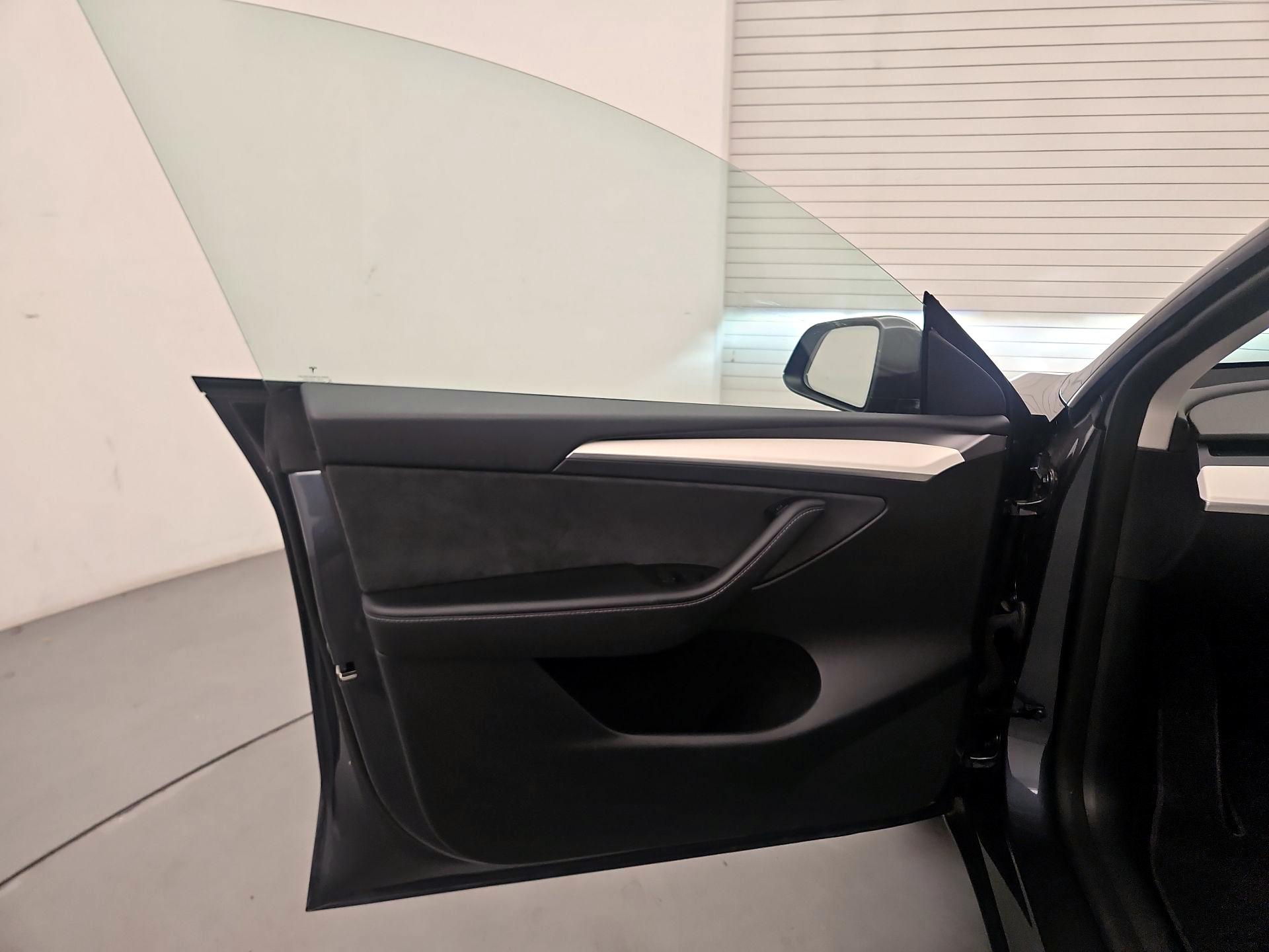 Thumbnail: 2023 Tesla Model Y - 12