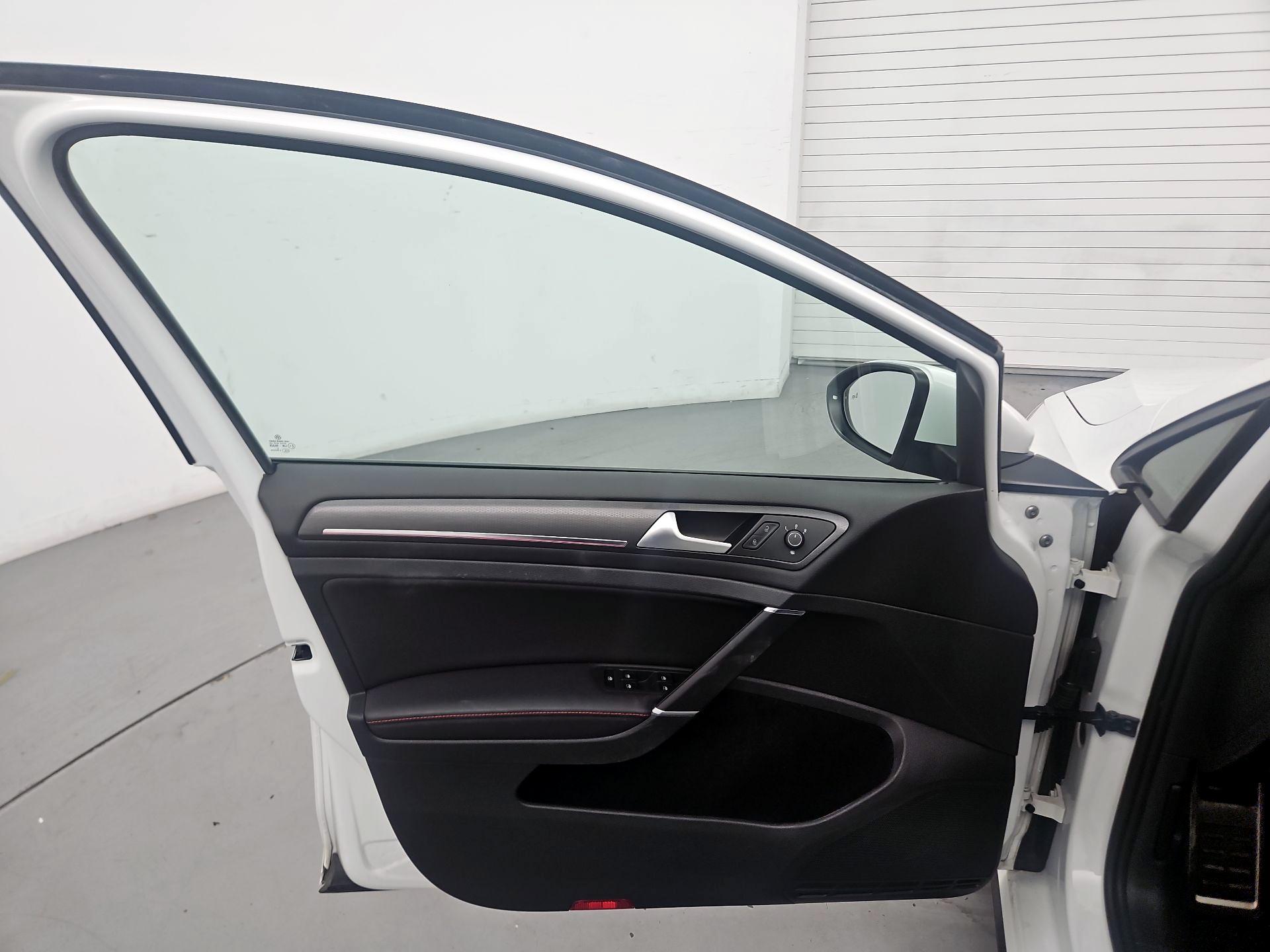 Thumbnail: 2020 Volkswagen Golf - 12