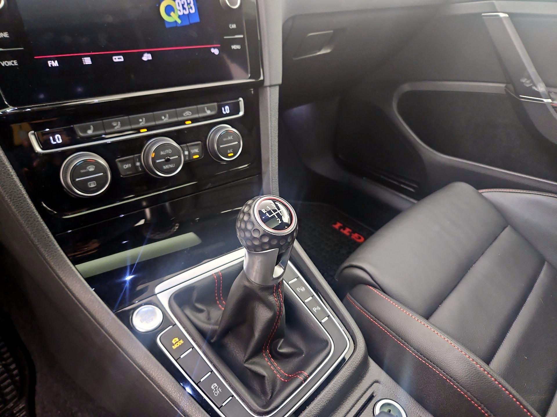 Thumbnail: 2020 Volkswagen Golf - 15