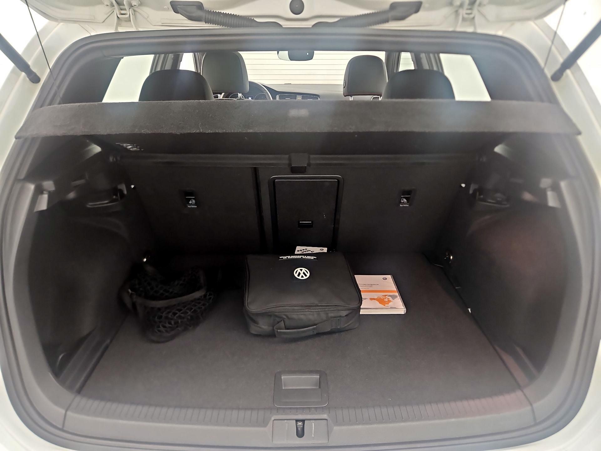 Thumbnail: 2020 Volkswagen Golf - 17