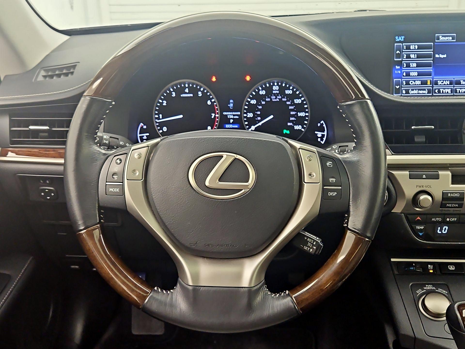 Thumbnail: 2015 Lexus ES - 10
