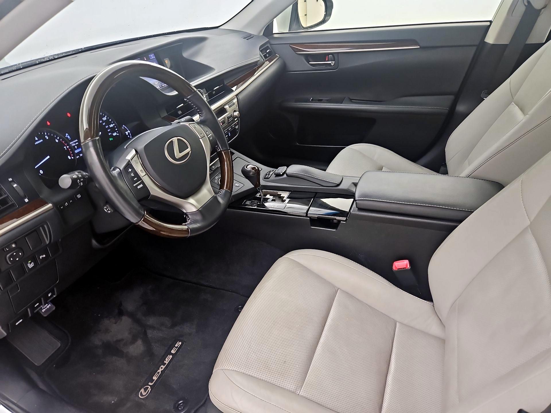 Thumbnail: 2015 Lexus ES - 11