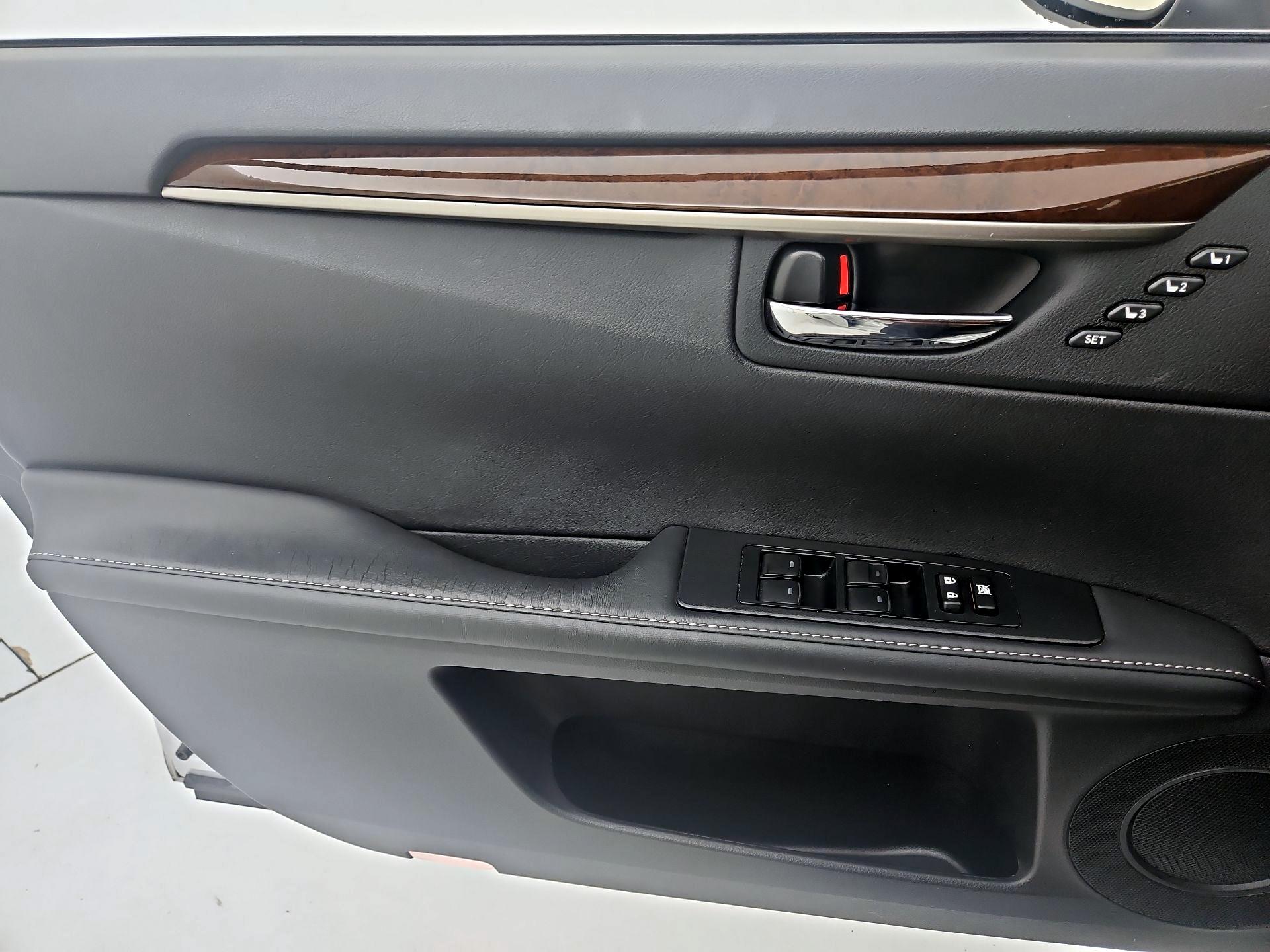 Thumbnail: 2015 Lexus ES - 12