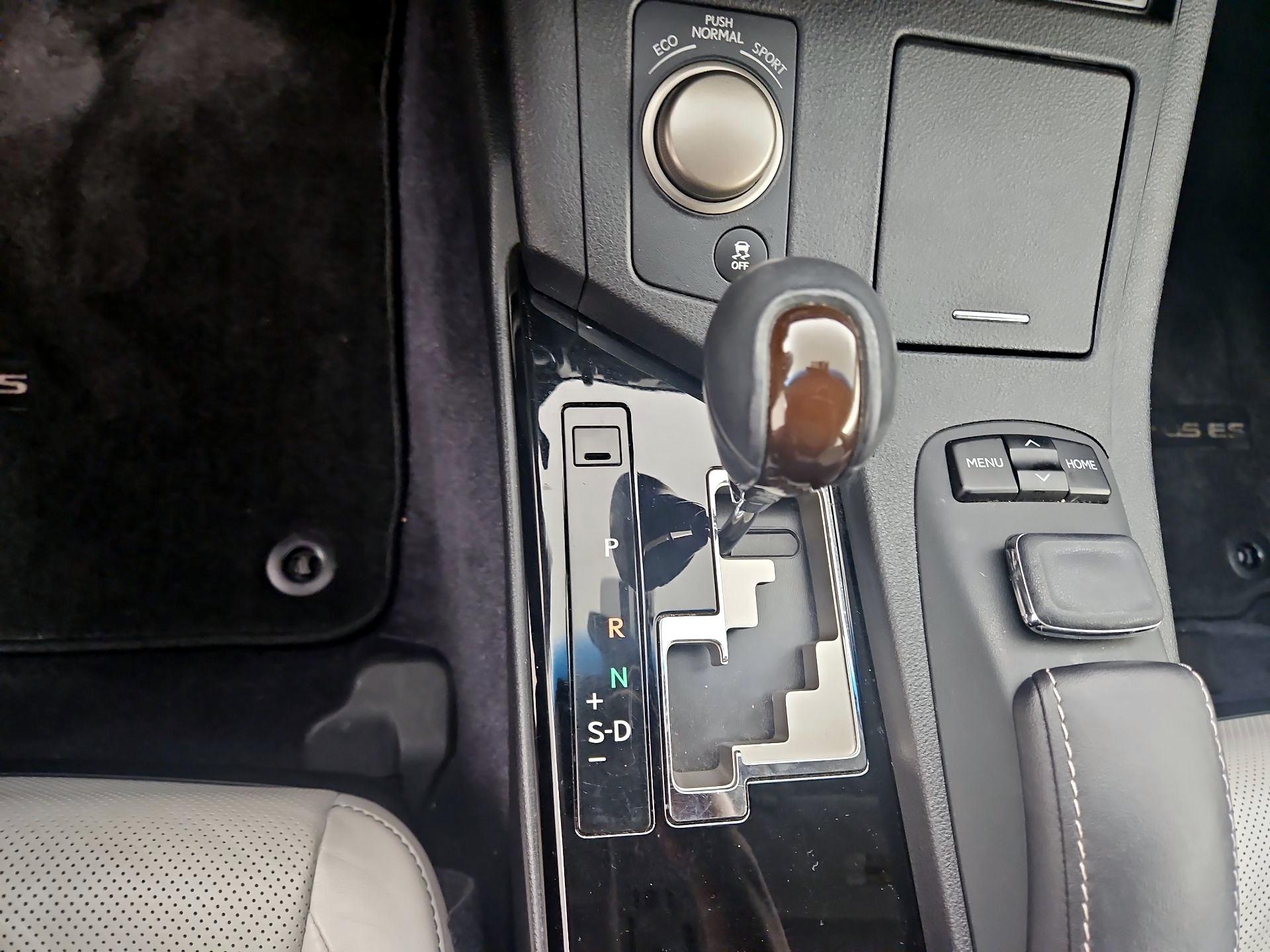 Thumbnail: 2015 Lexus ES - 17