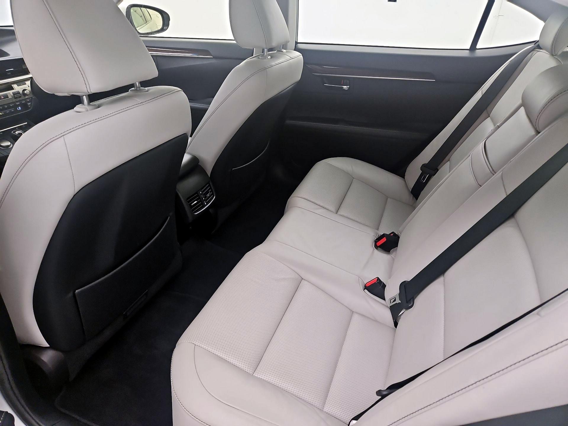 Thumbnail: 2015 Lexus ES - 20