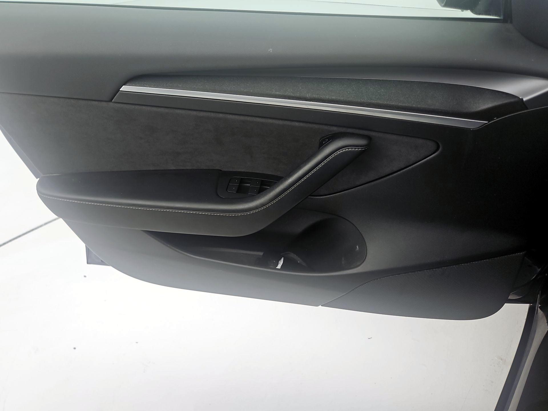 Thumbnail: 2021 Tesla Model 3 - 12