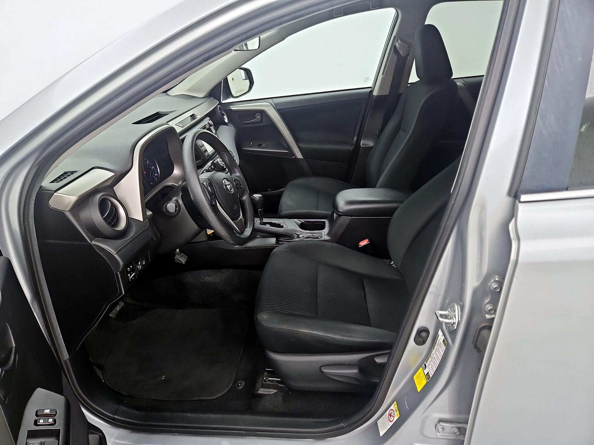 Thumbnail: 2018 Toyota RAV4 - 11