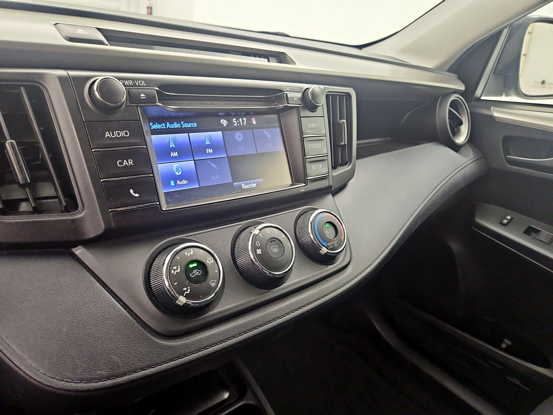 Thumbnail: 2018 Toyota RAV4 - 15