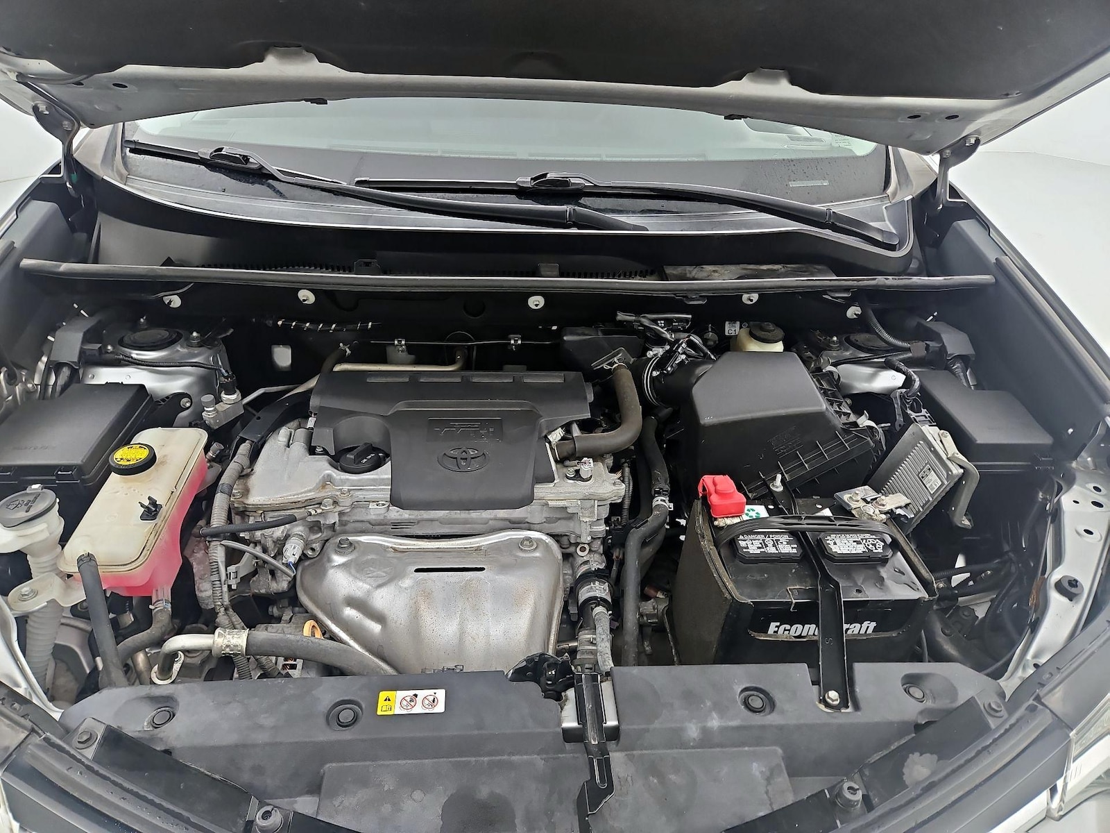 2018 Toyota RAV4 LE - Photo 22