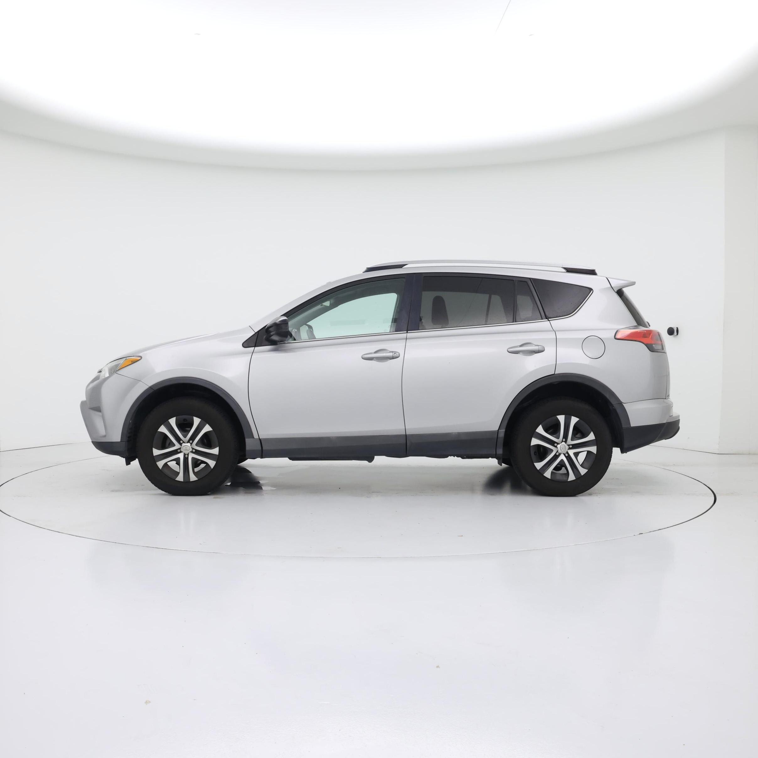 Thumbnail: 2018 Toyota RAV4 - 3