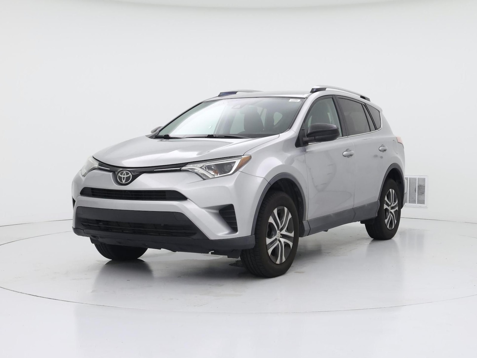 2018 Toyota RAV4 LE - Photo 5