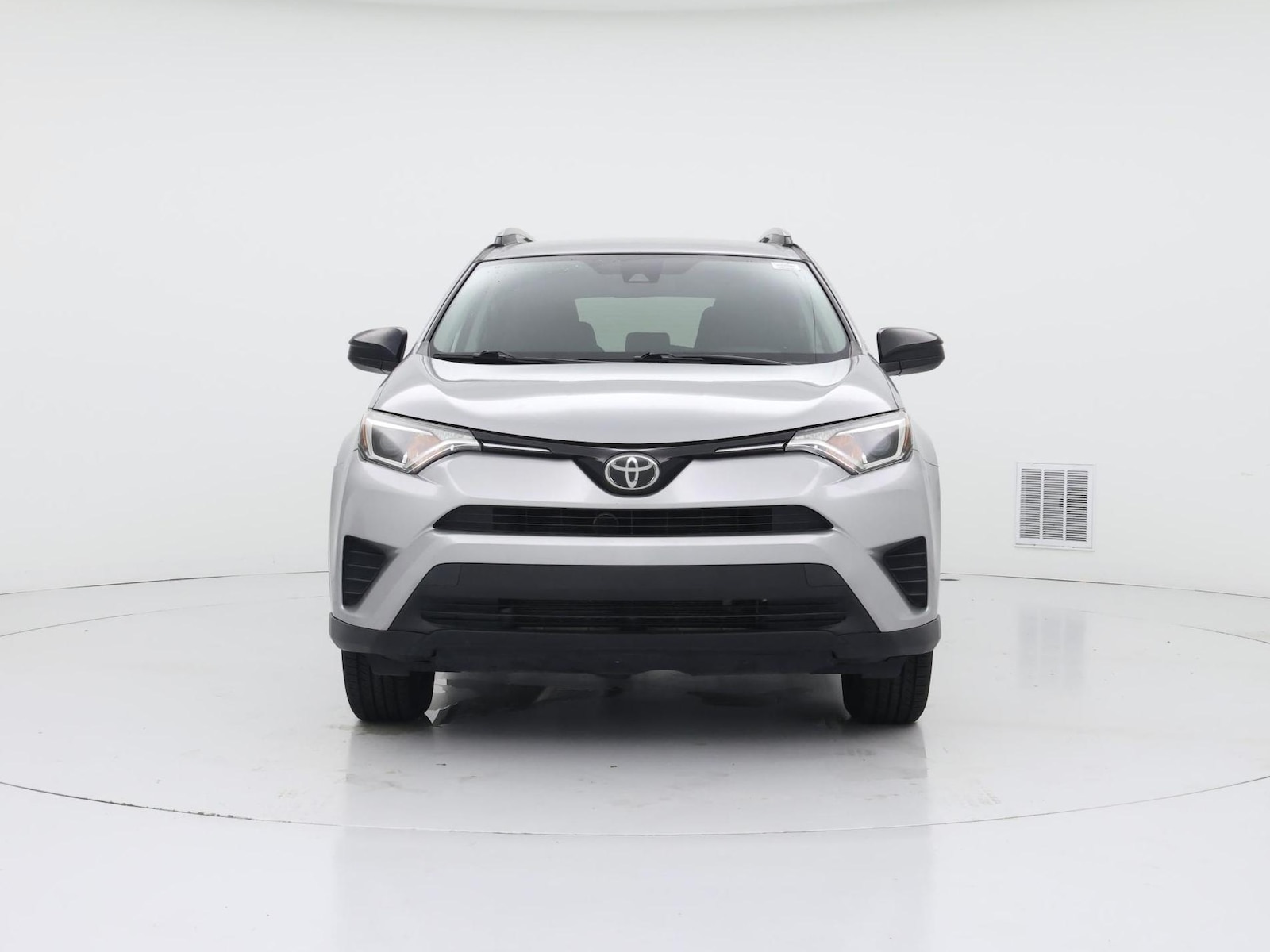 2018 Toyota RAV4 LE - Photo 6
