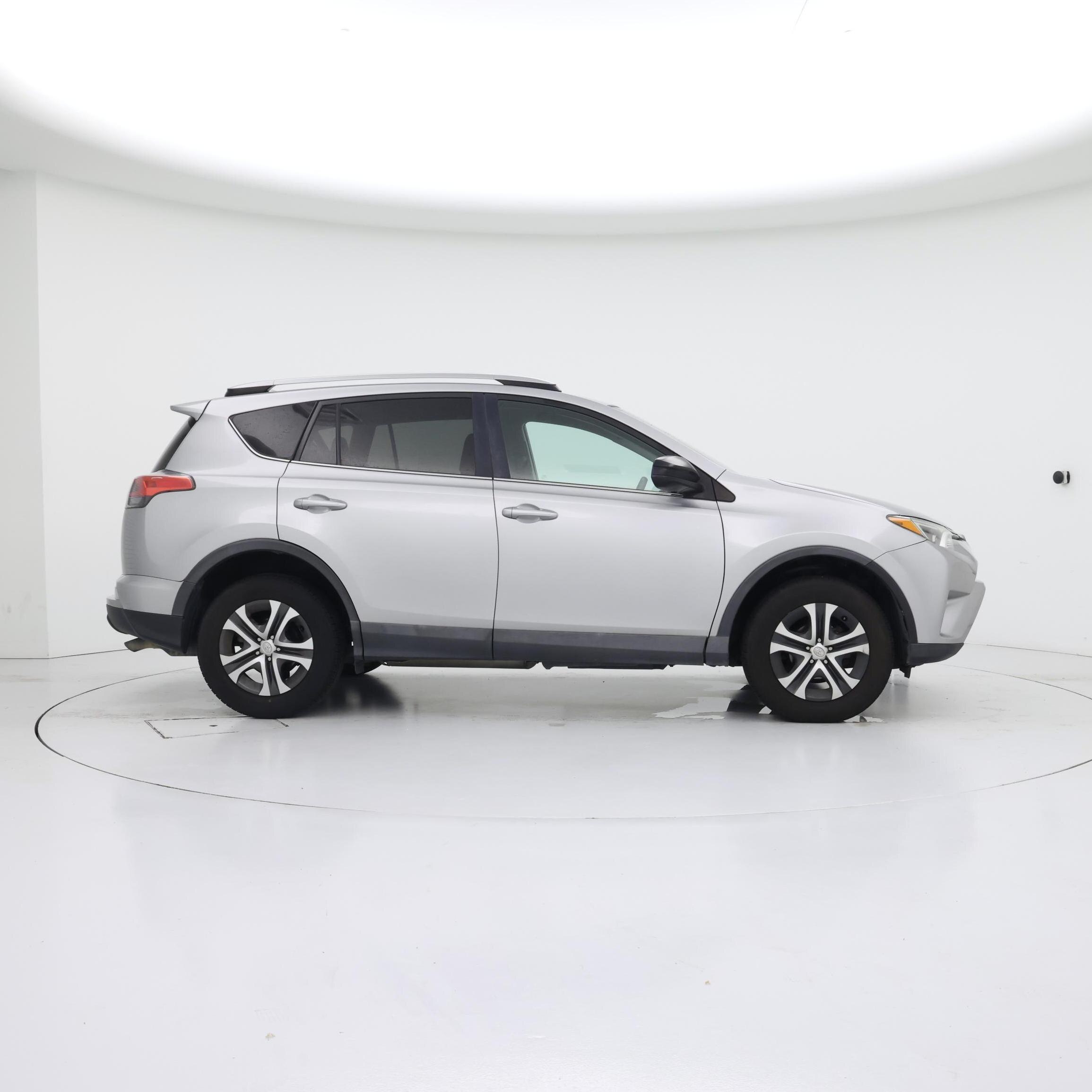 Thumbnail: 2018 Toyota RAV4 - 7