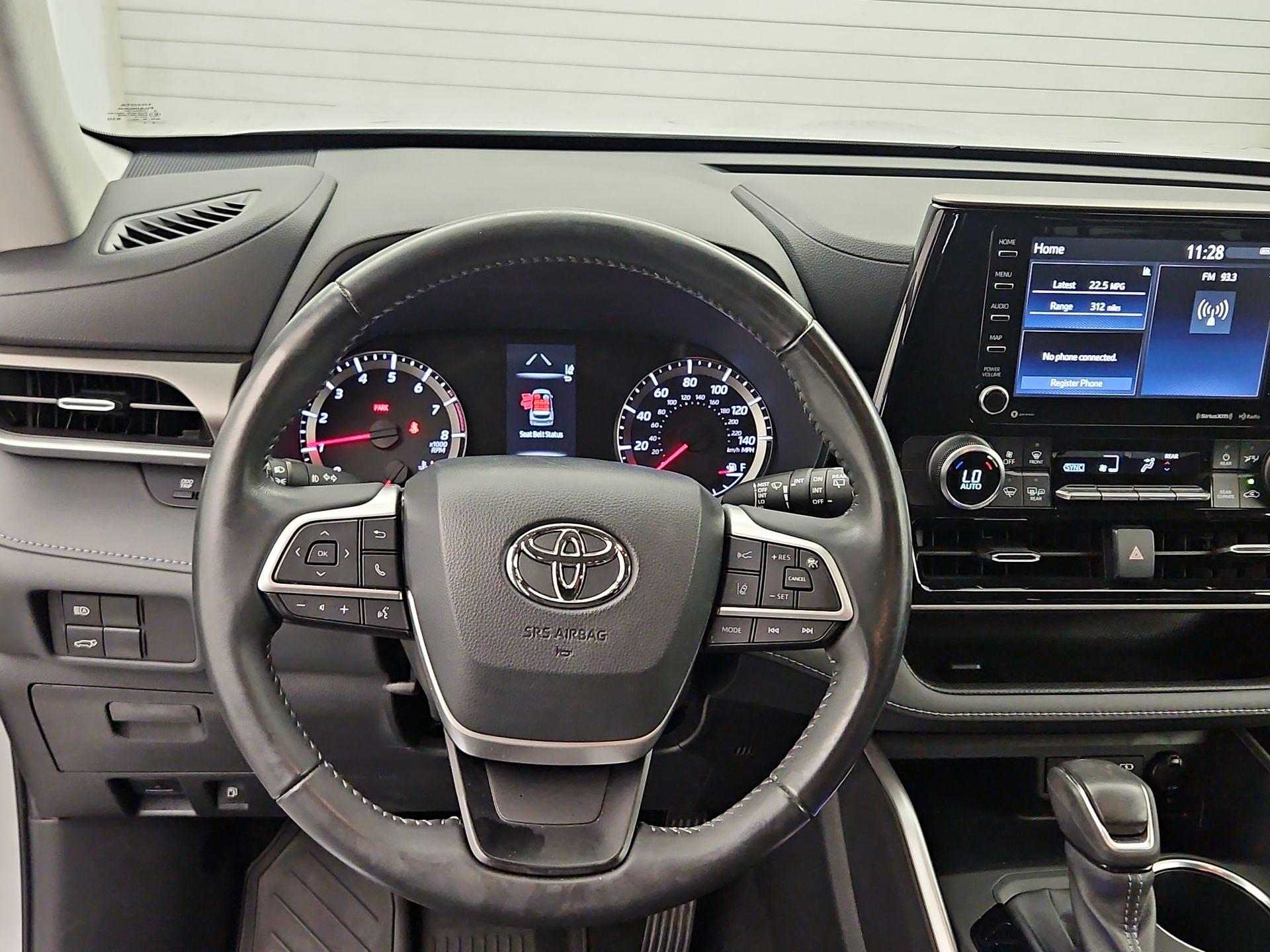 Thumbnail: 2022 Toyota Highlander - 10