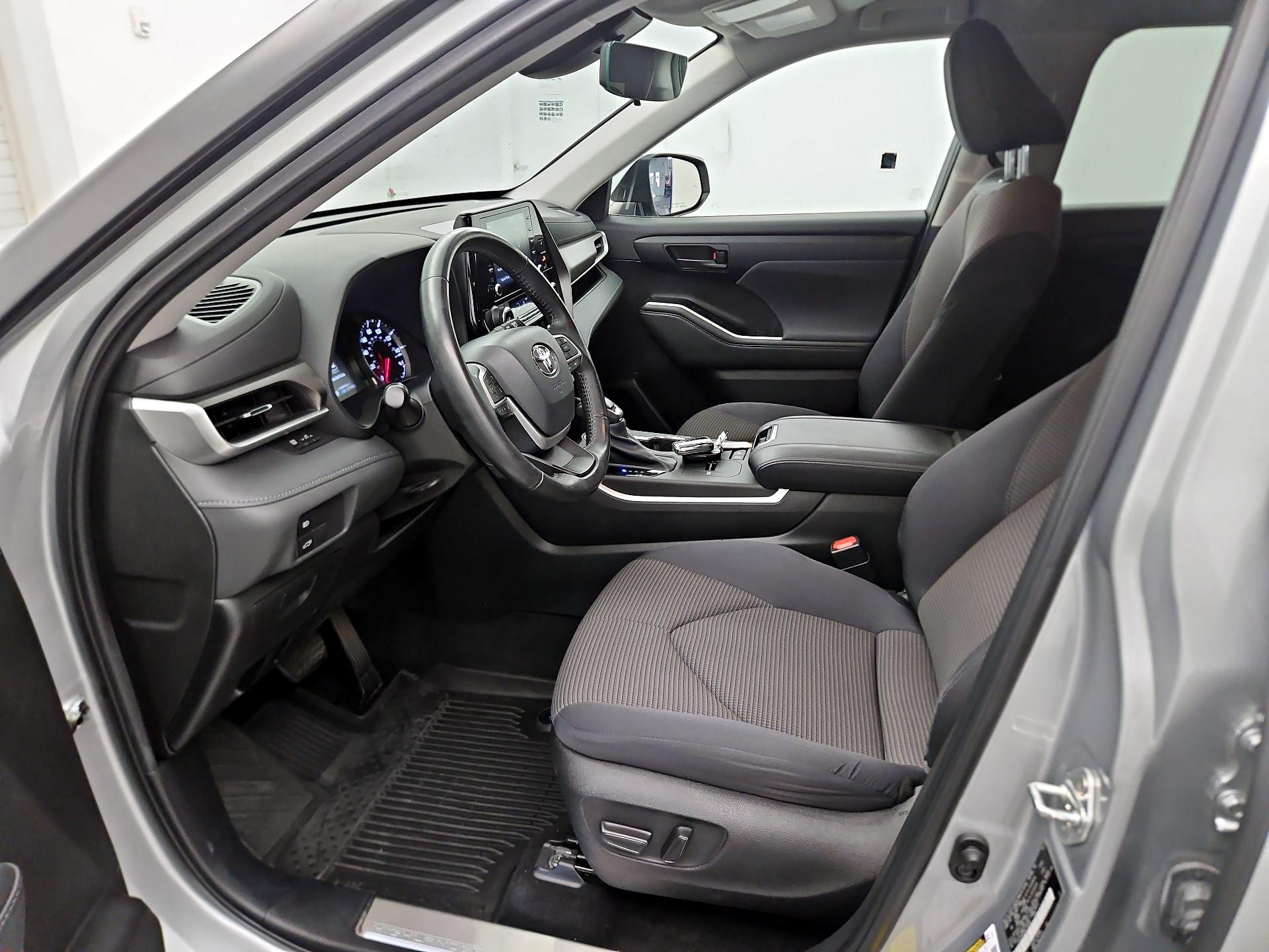 Thumbnail: 2022 Toyota Highlander - 11